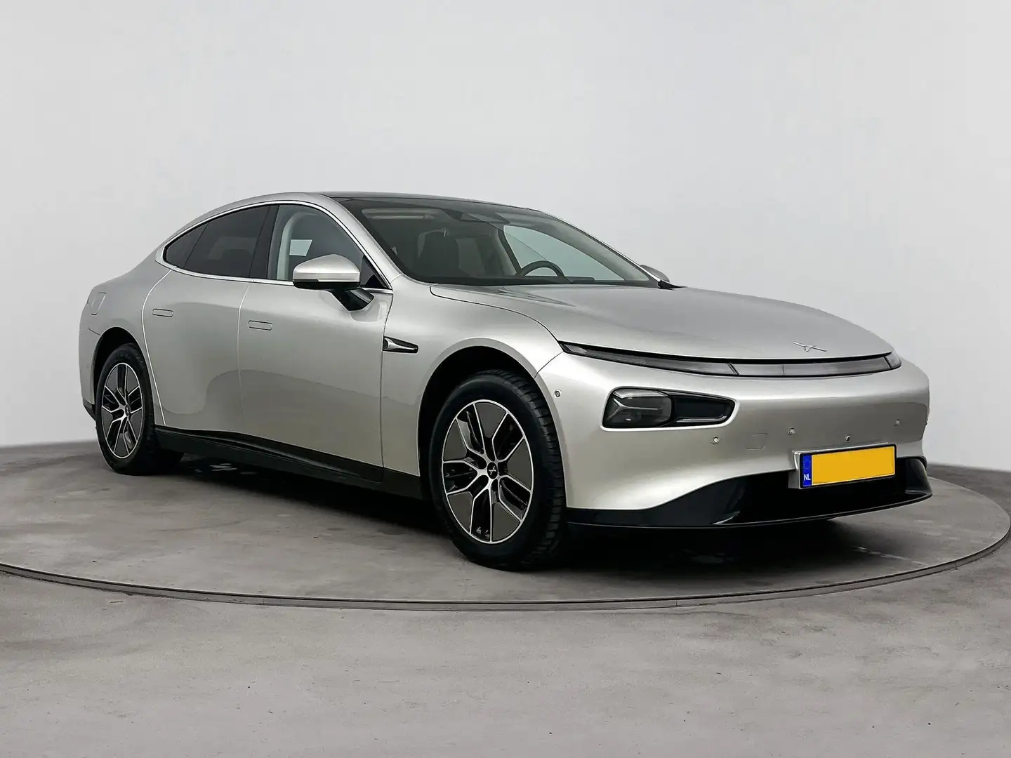 Xpeng P7 RWD Long Range 86 kWh Panoramadak | Sfeerverlichti Gris - 2