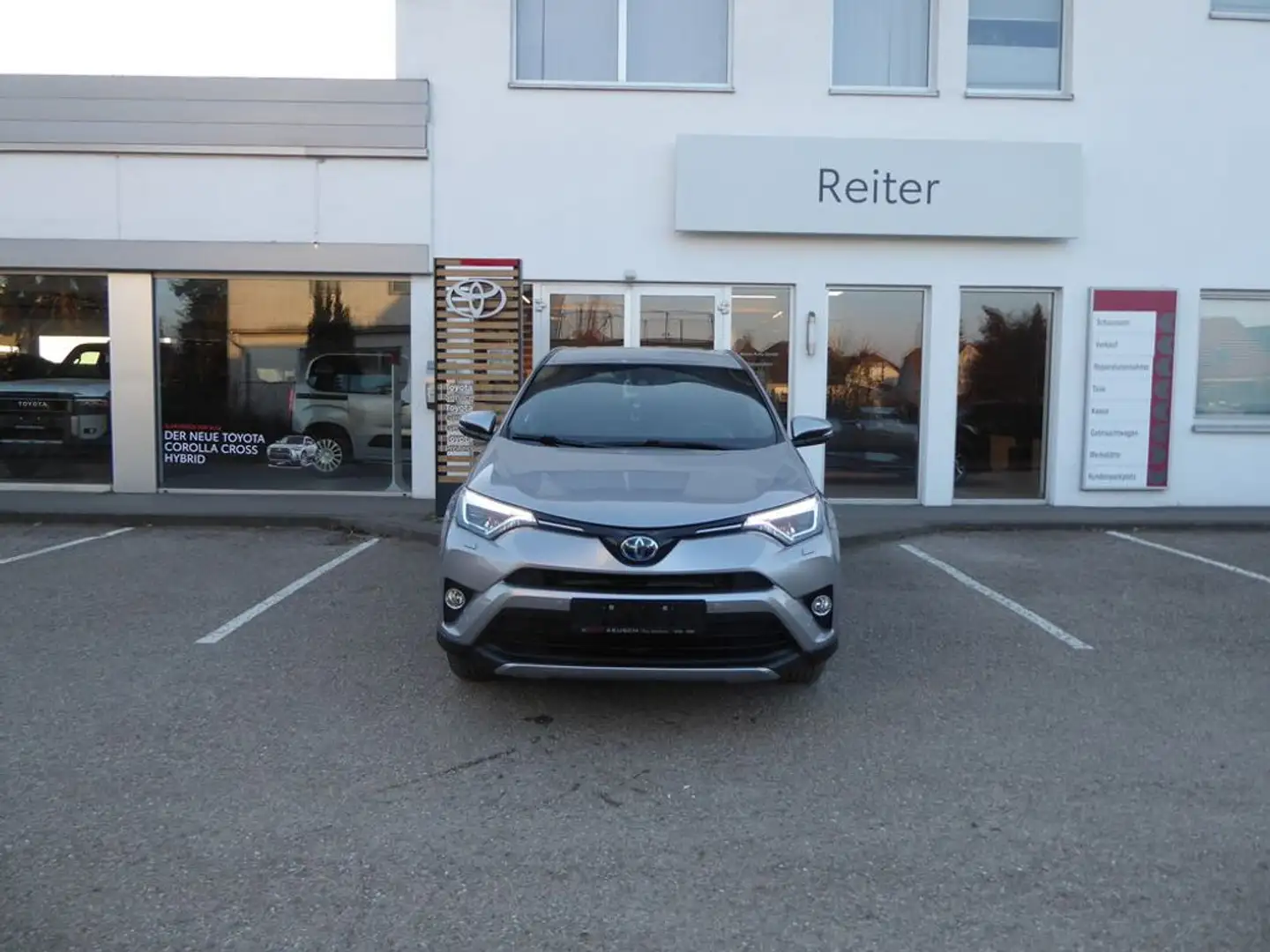Toyota RAV 4 2,5 Hybrid 2WD Aut. Silber - 1