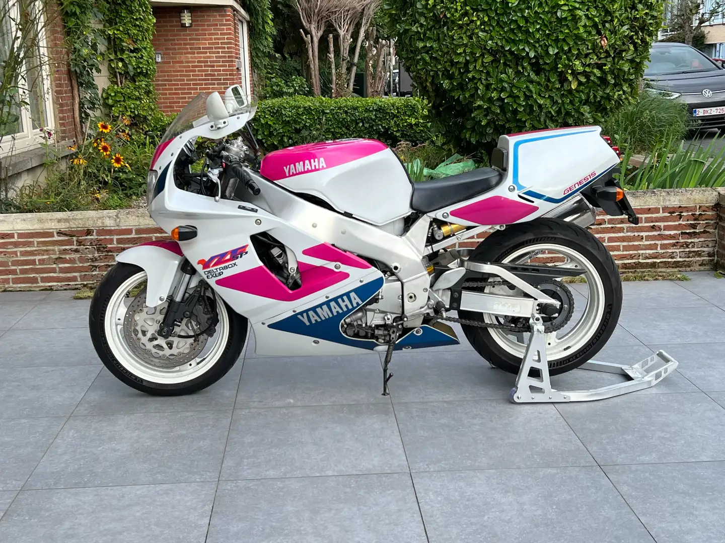 Yamaha YZF 750 SP Alb - 2