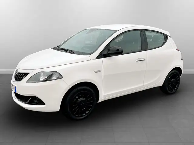 Lancia Ypsilon 1.0 FireFly Hybrid Silver