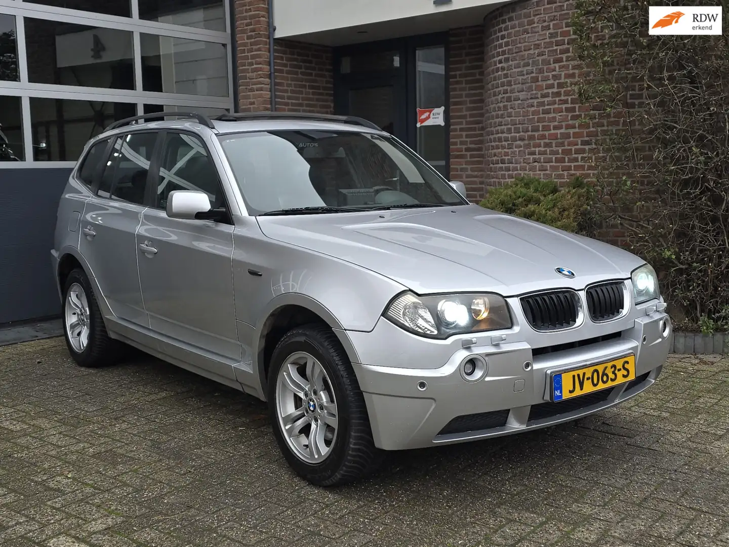 BMW X3 3.0i Executive Youngtimer |Pano |Trekhaak Grau - 1
