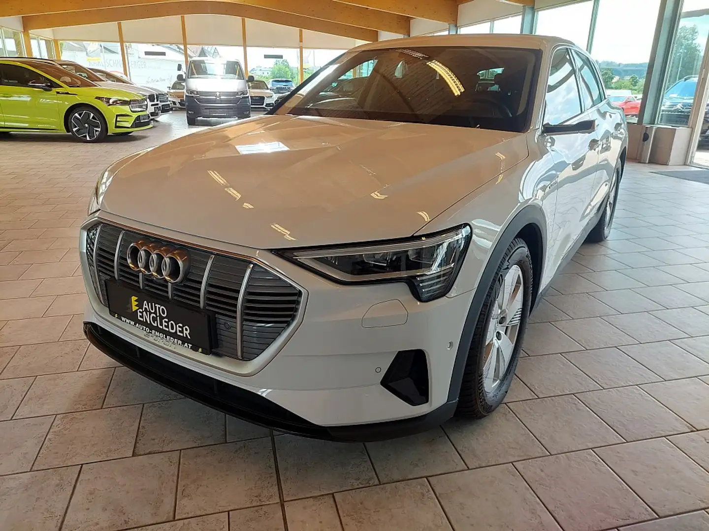 Audi e-tron 55 quattro 95kWh Белый - 2