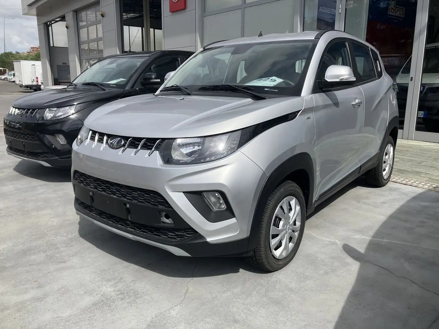 Mahindra KUV100 KUV100 1.2 VVT K6+ Silber - 1