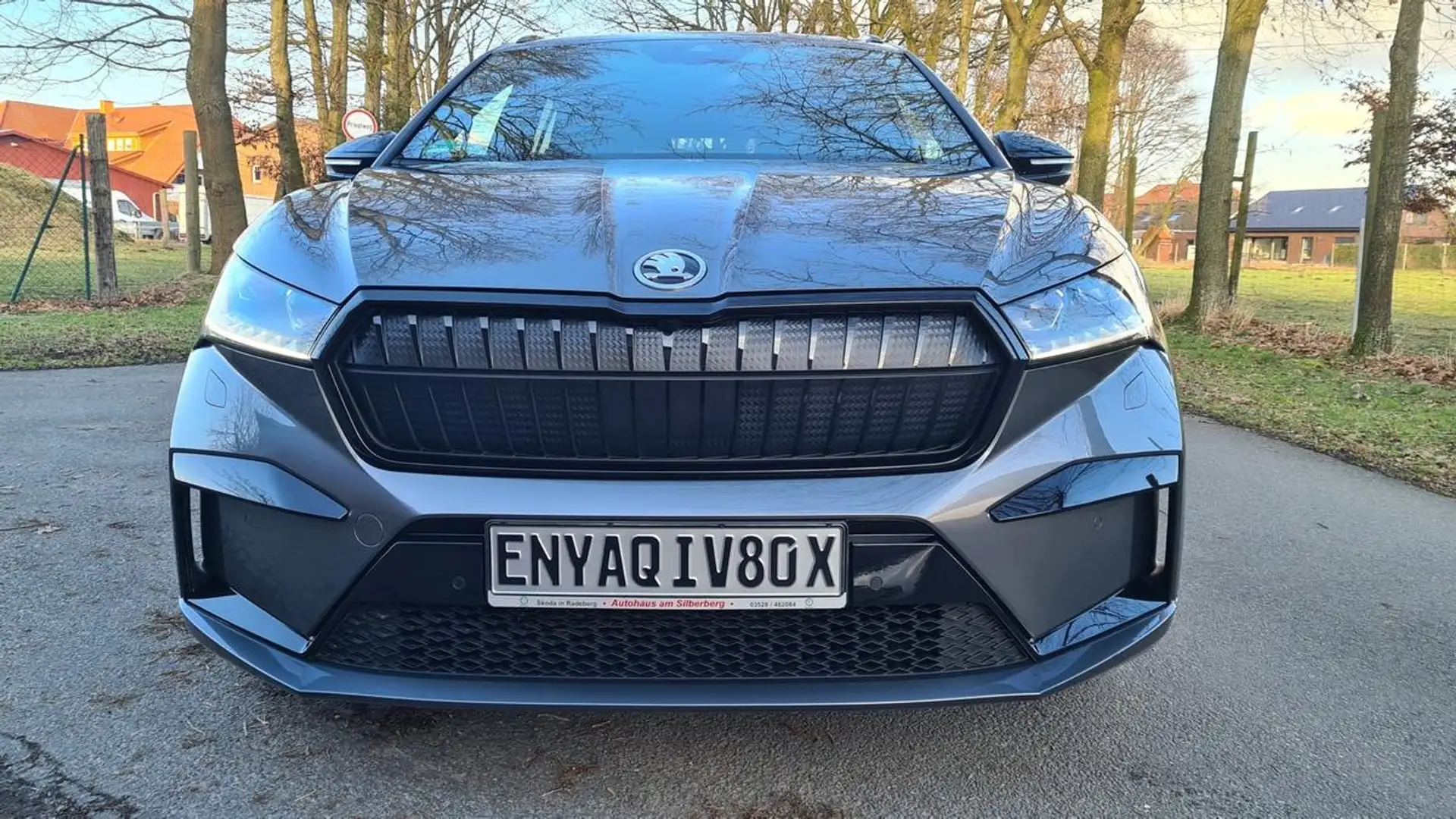 Skoda Enyaq 80 X  4WD 20 Zoll  Sportline AHK Matrix Grau - 2