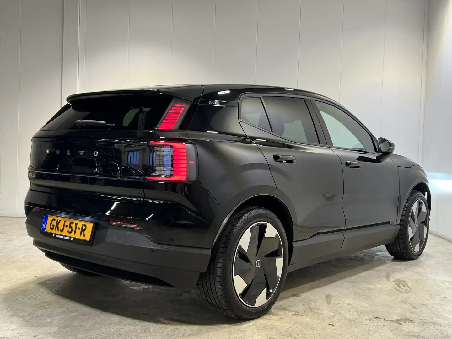 Volvo EX30 Single Motor Extended Range Plus 69 kWh | Navigati Zwart - 2