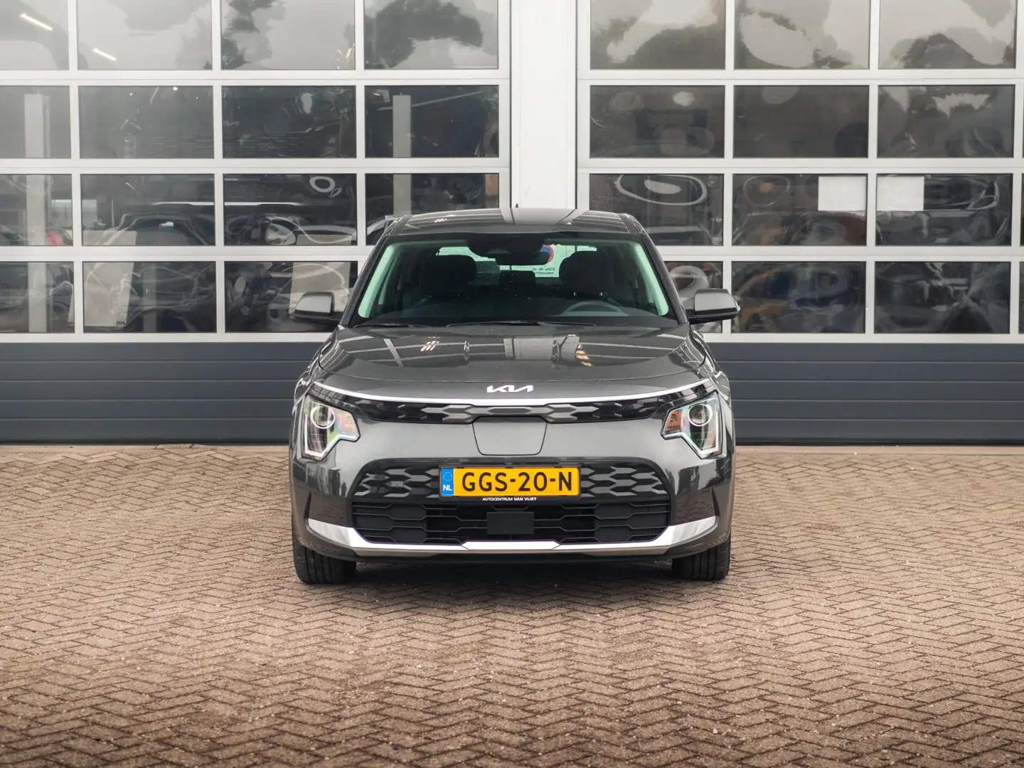 Kia e-Niro EV Light Edition 64.8 kWh | Navigatie | Achteruitr Grijs - 2