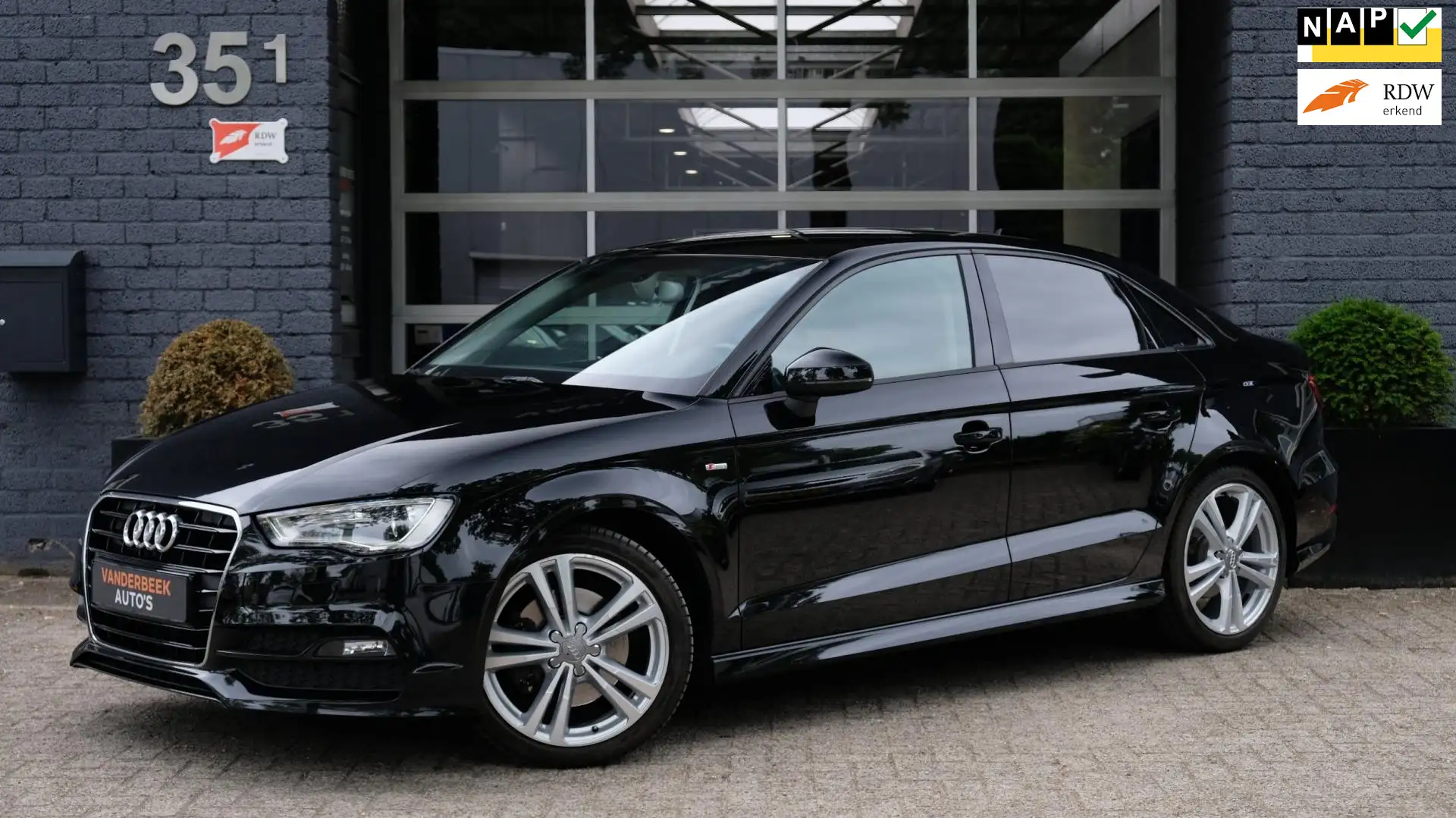 Audi A3 Limousine 1.8 TFSI Ambiente Pro Line S S-Line Zwart - 1