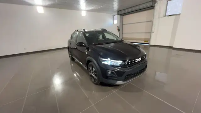 Dacia Sandero Stepway view 3