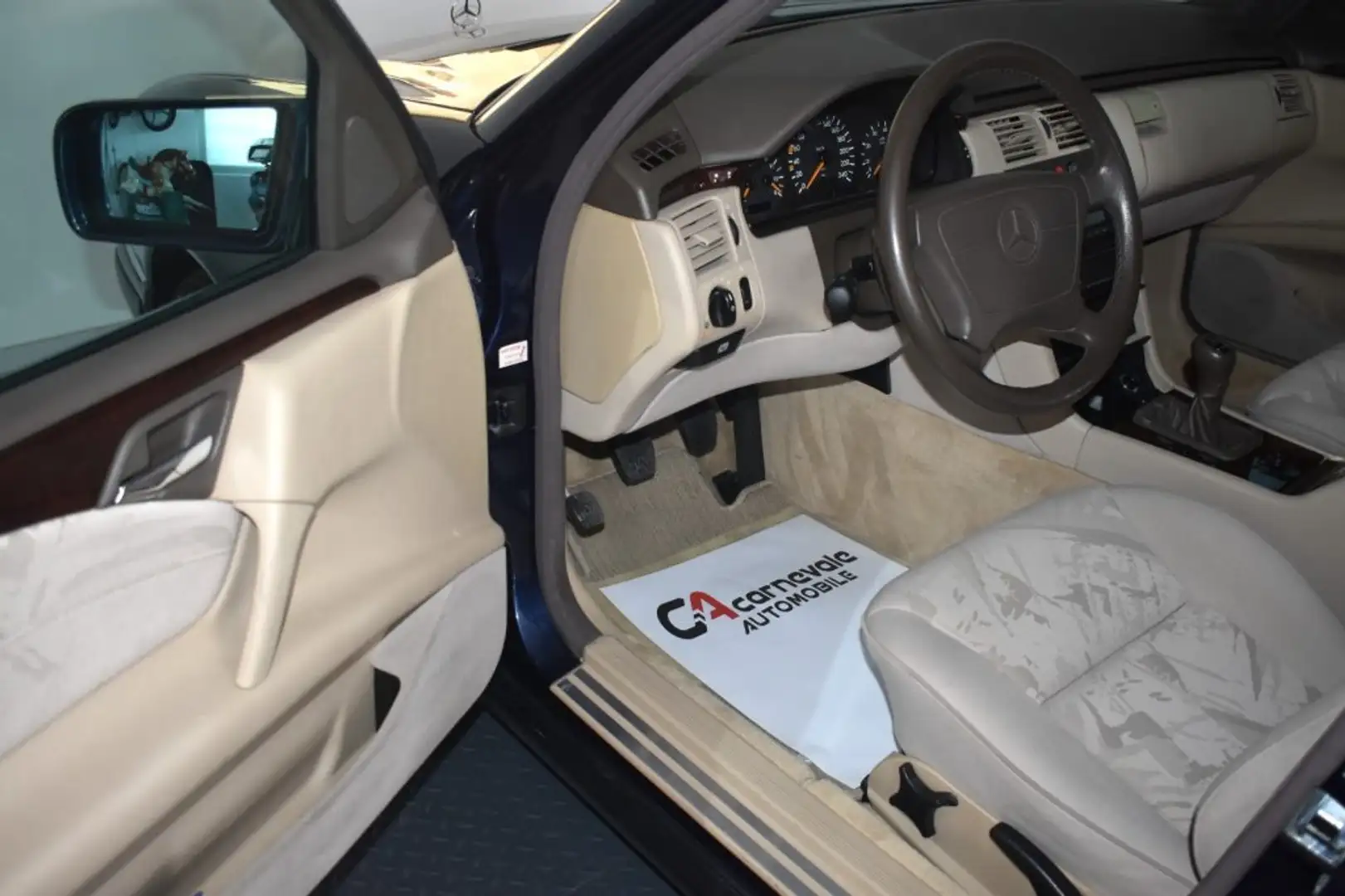 Mercedes-Benz E 200 Elegance-67.188KM-Climatronic-Airbag- SPLENDIDA Blue - 2