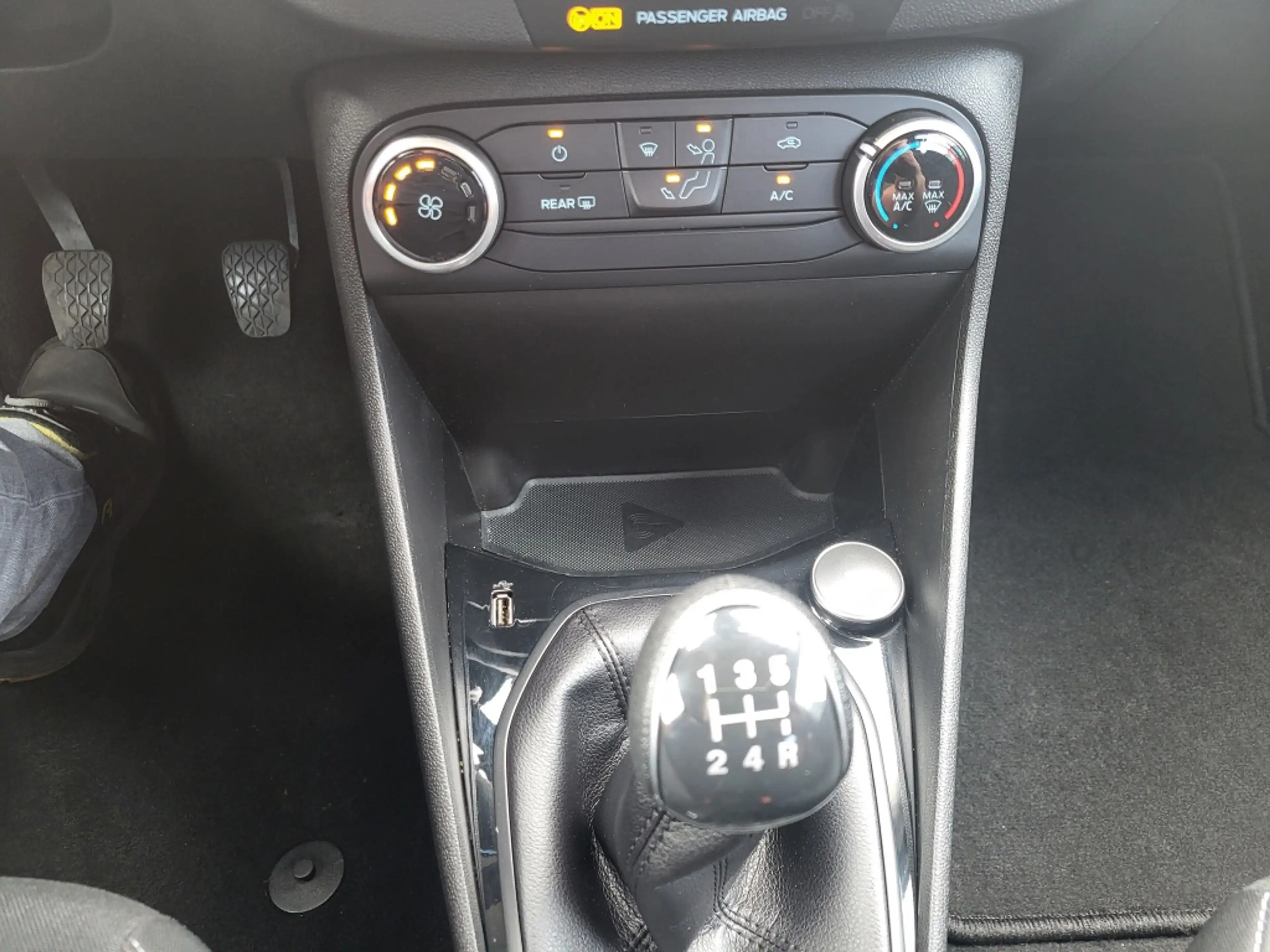Ford Fiesta 1.1i 70 pk Trend Cruise-control Parkeersensoren — photo 22