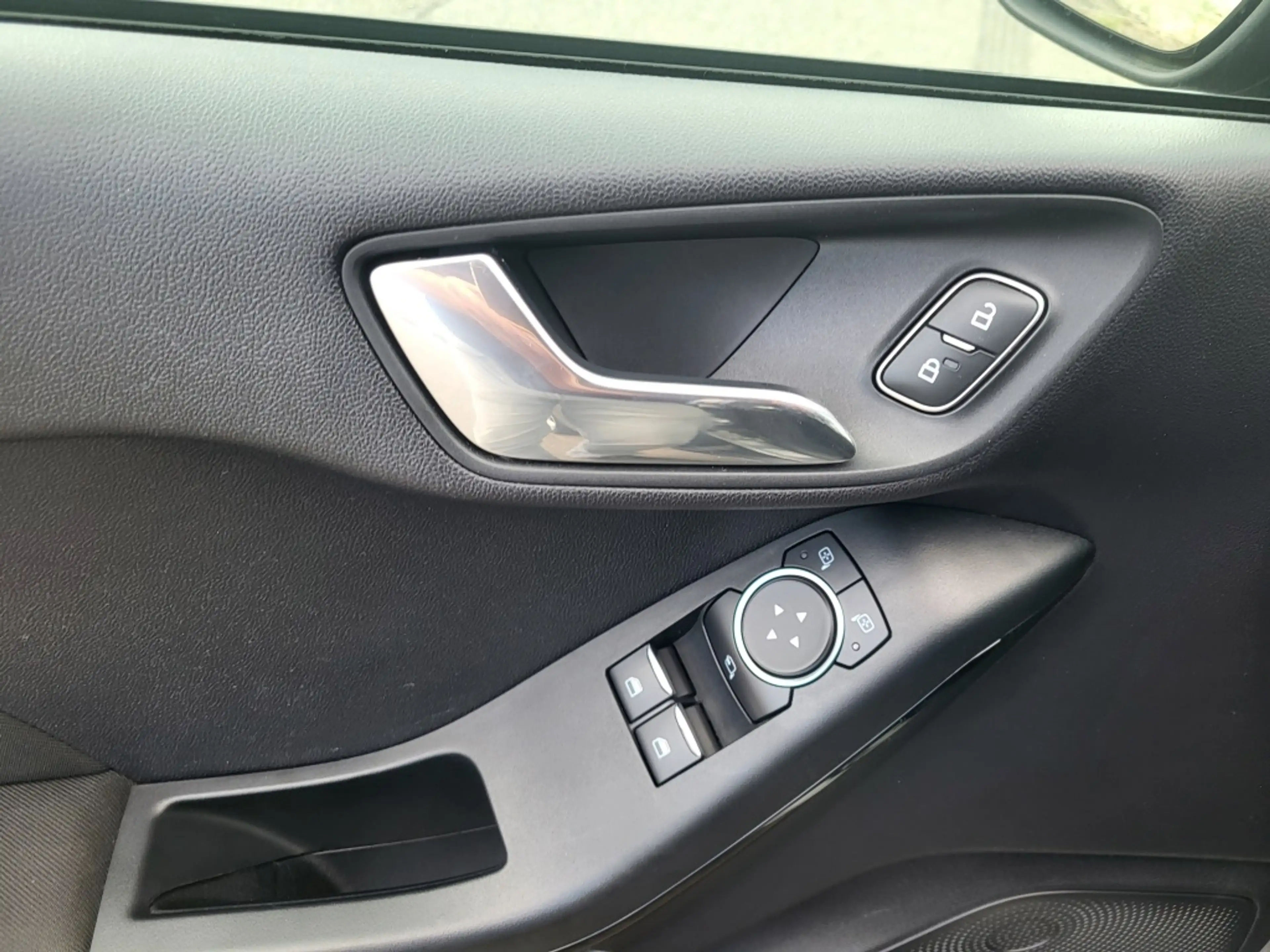 Ford Fiesta 1.1i 70 pk Trend Cruise-control Parkeersensoren — photo 24