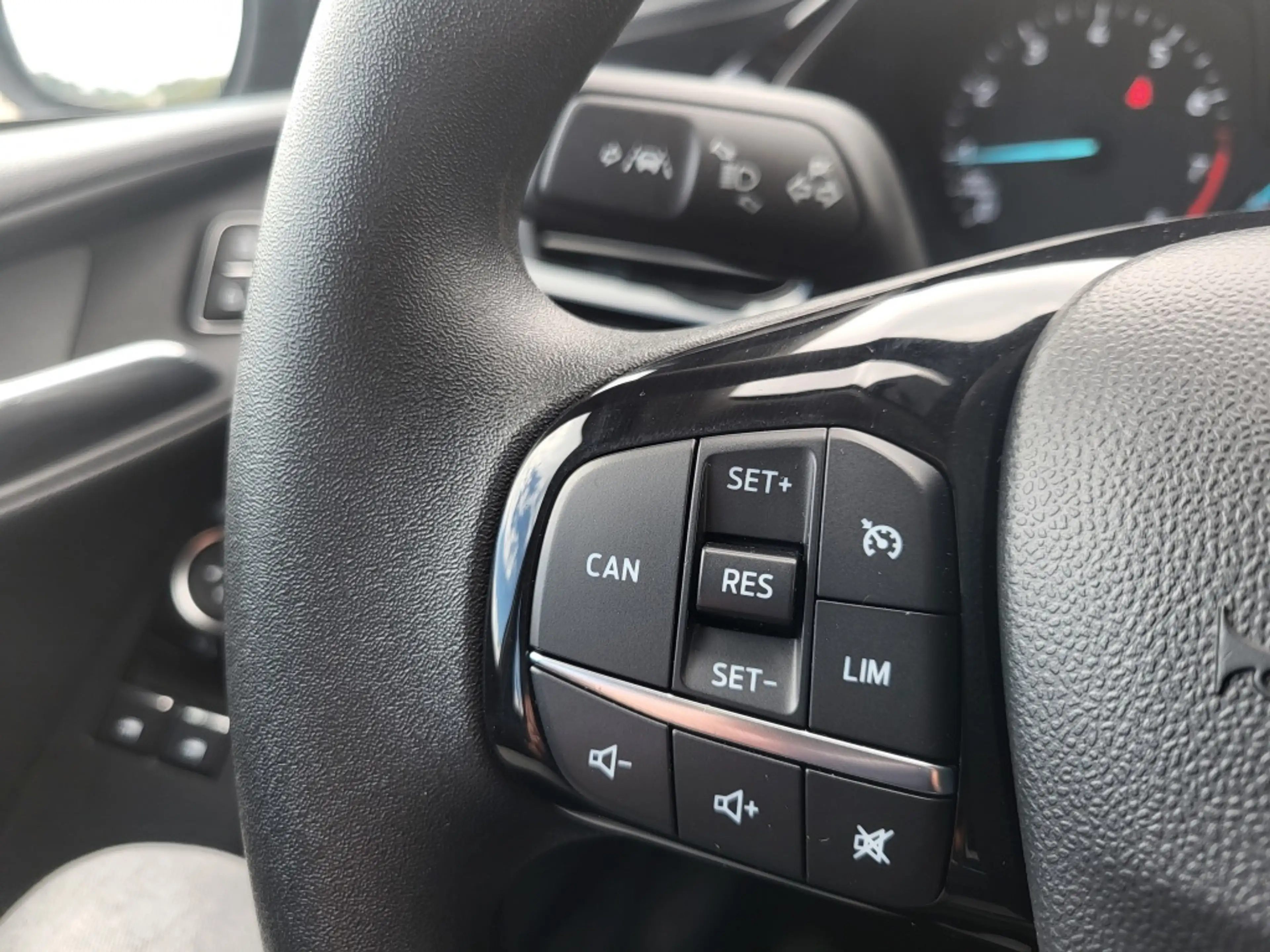 Ford Fiesta 1.1i 70 pk Trend Cruise-control Parkeersensoren — photo 19