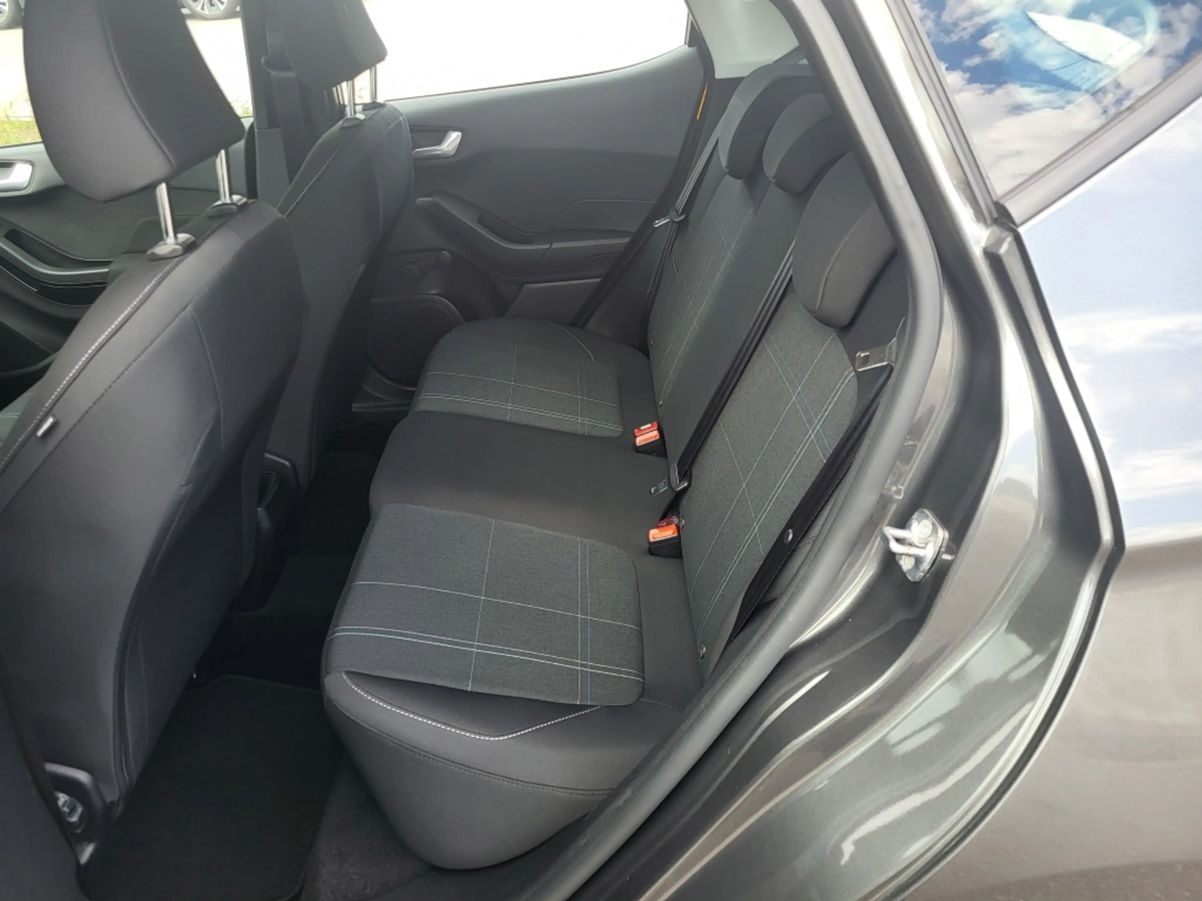 Ford Fiesta 1.1i 70 pk Trend Cruise-control Parkeersensoren — photo 16