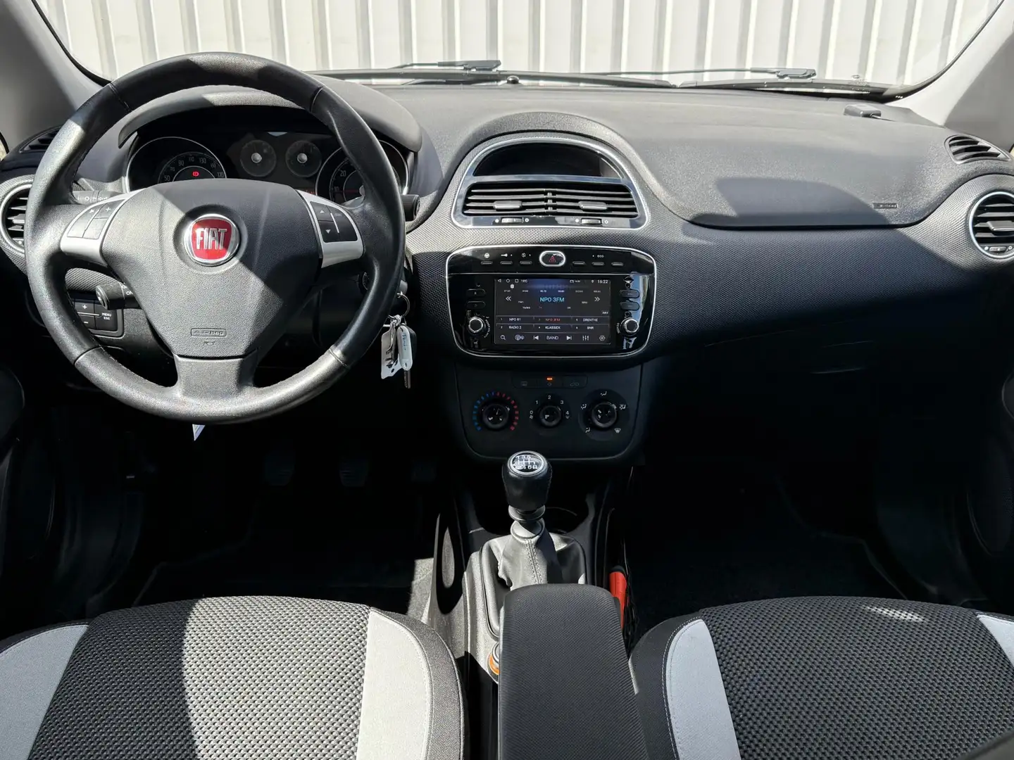 Fiat Punto Evo 0.9 TwinAir Easy 1e Eigenaar,Trekhaak,Airco,Navi,C Grijs - 2
