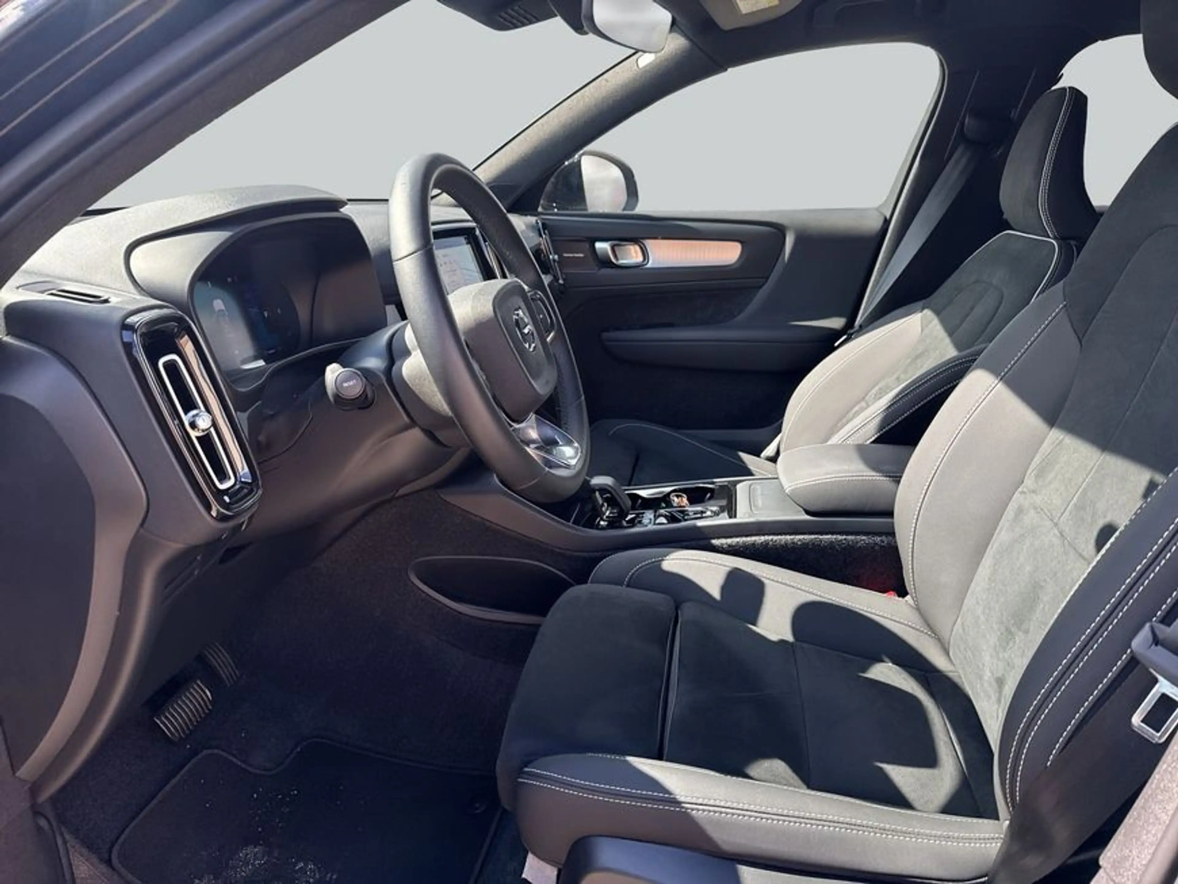 Volvo XC40 XC40 B3 B DKG Plus Black Edition — photo 9