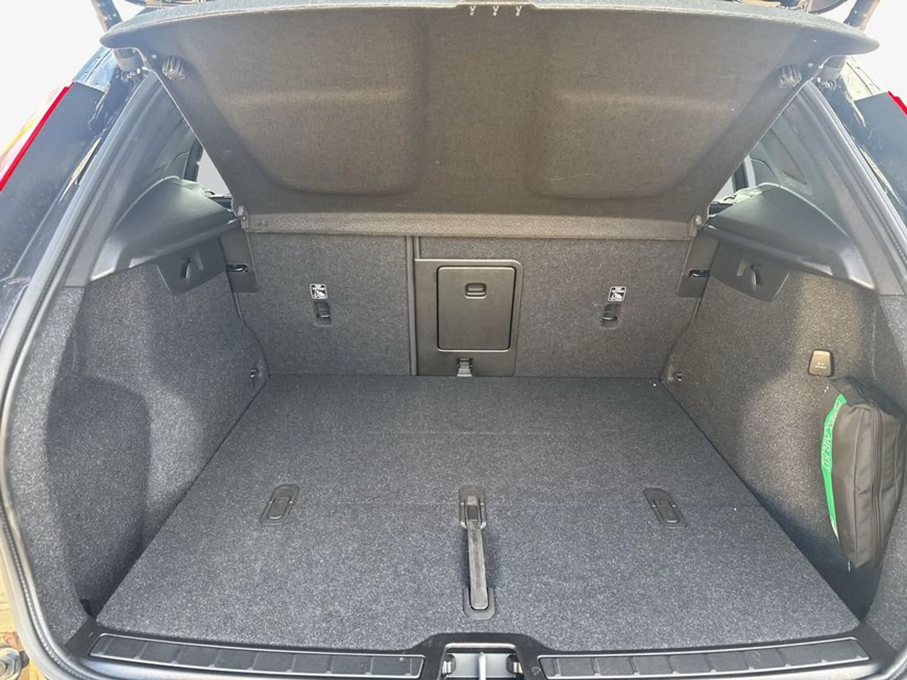 Volvo XC40 XC40 B3 B DKG Plus Black Edition — photo 8