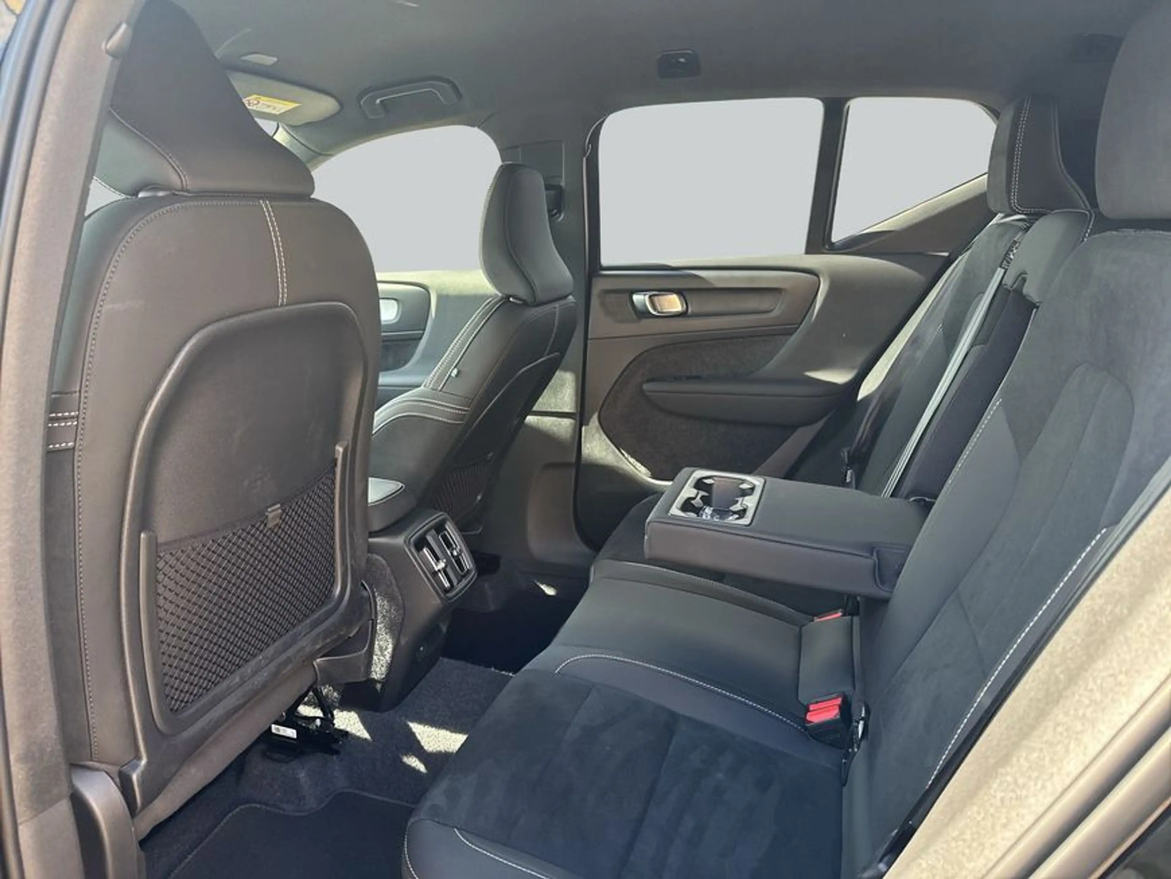 Volvo XC40 XC40 B3 B DKG Plus Black Edition — photo 11