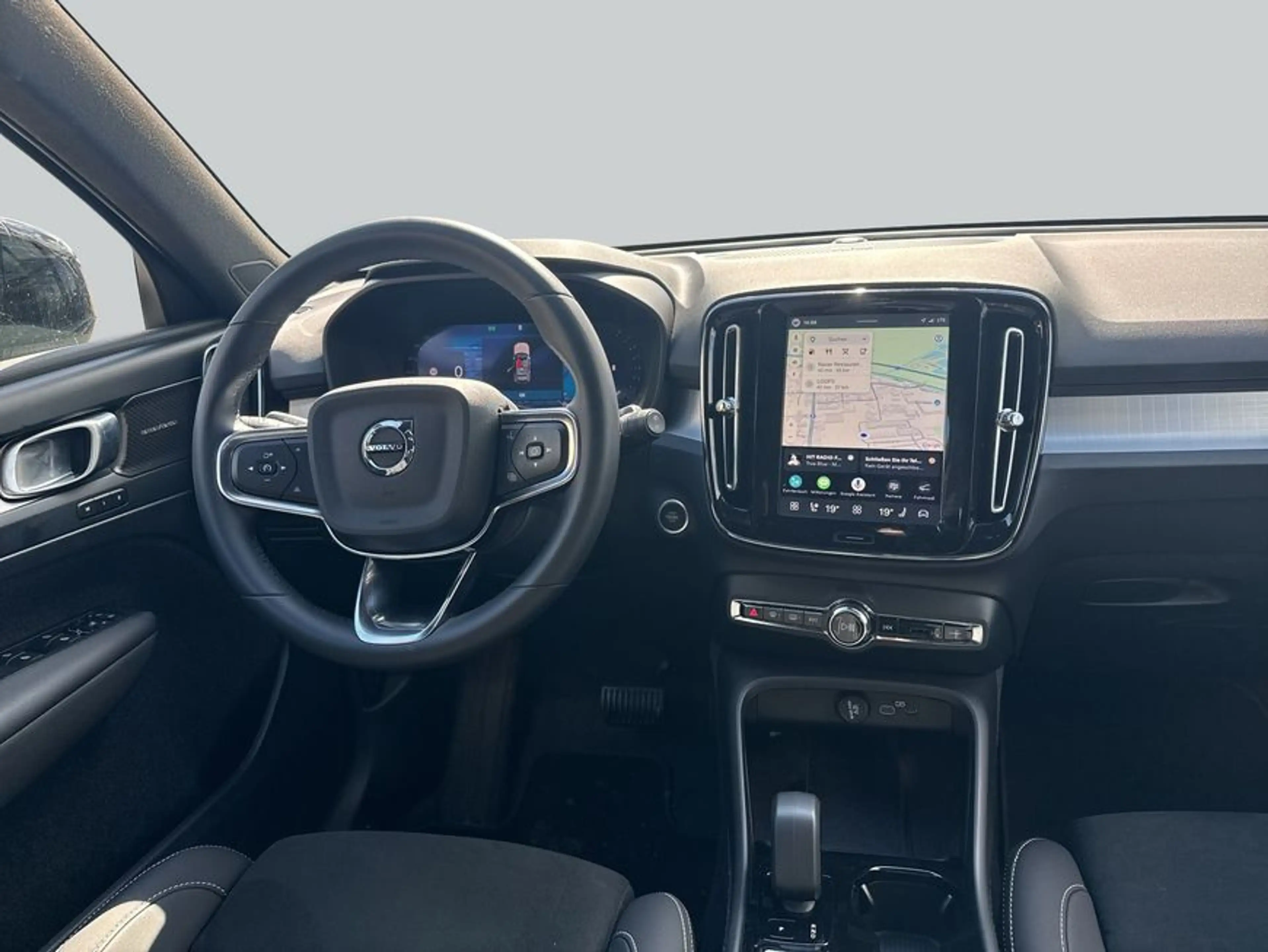 Volvo XC40 XC40 B3 B DKG Plus Black Edition — photo 14