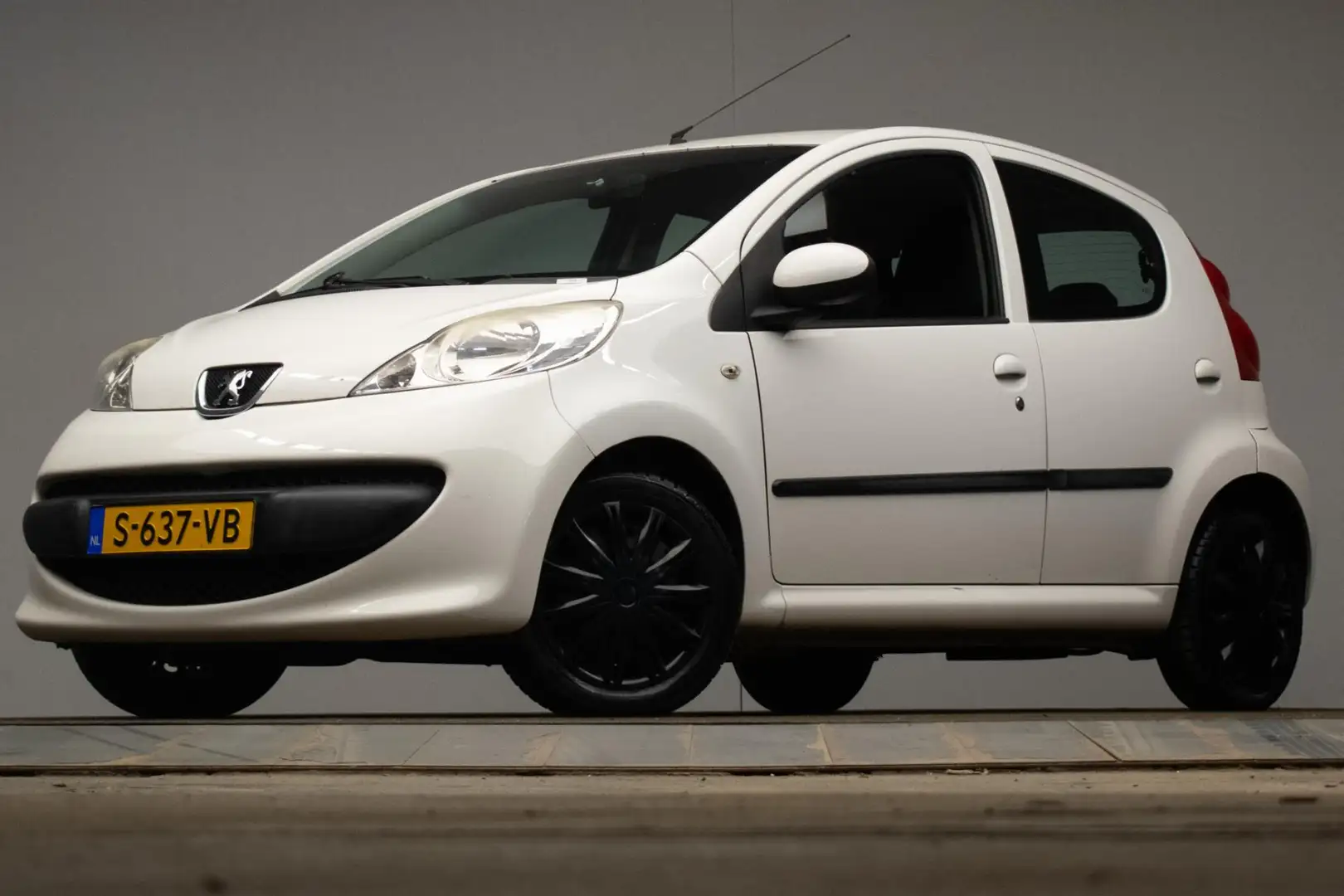 Peugeot 107 1.0-12V XR Sport (NAVI,BLUETOOTH,ELEKTRISCH PAKKET Blanc - 2