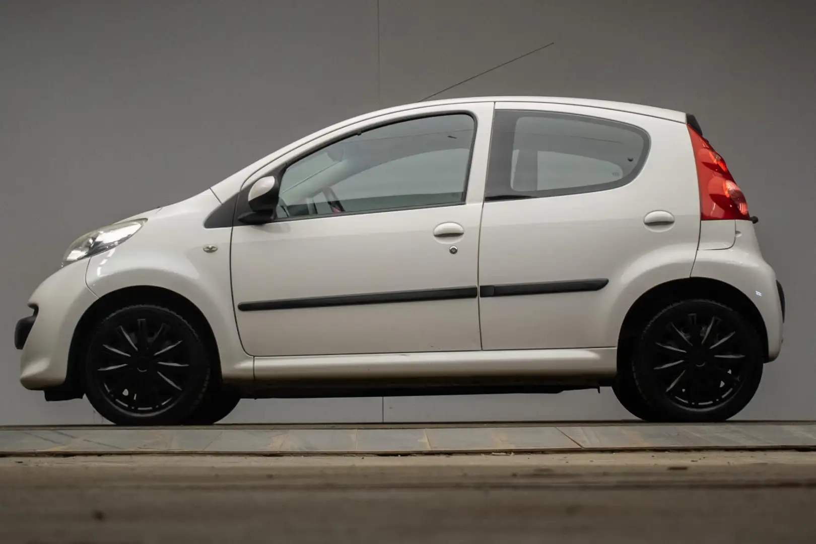 Peugeot 107 1.0-12V XR Sport (NAVI,BLUETOOTH,ELEKTRISCH PAKKET Blanc - 1