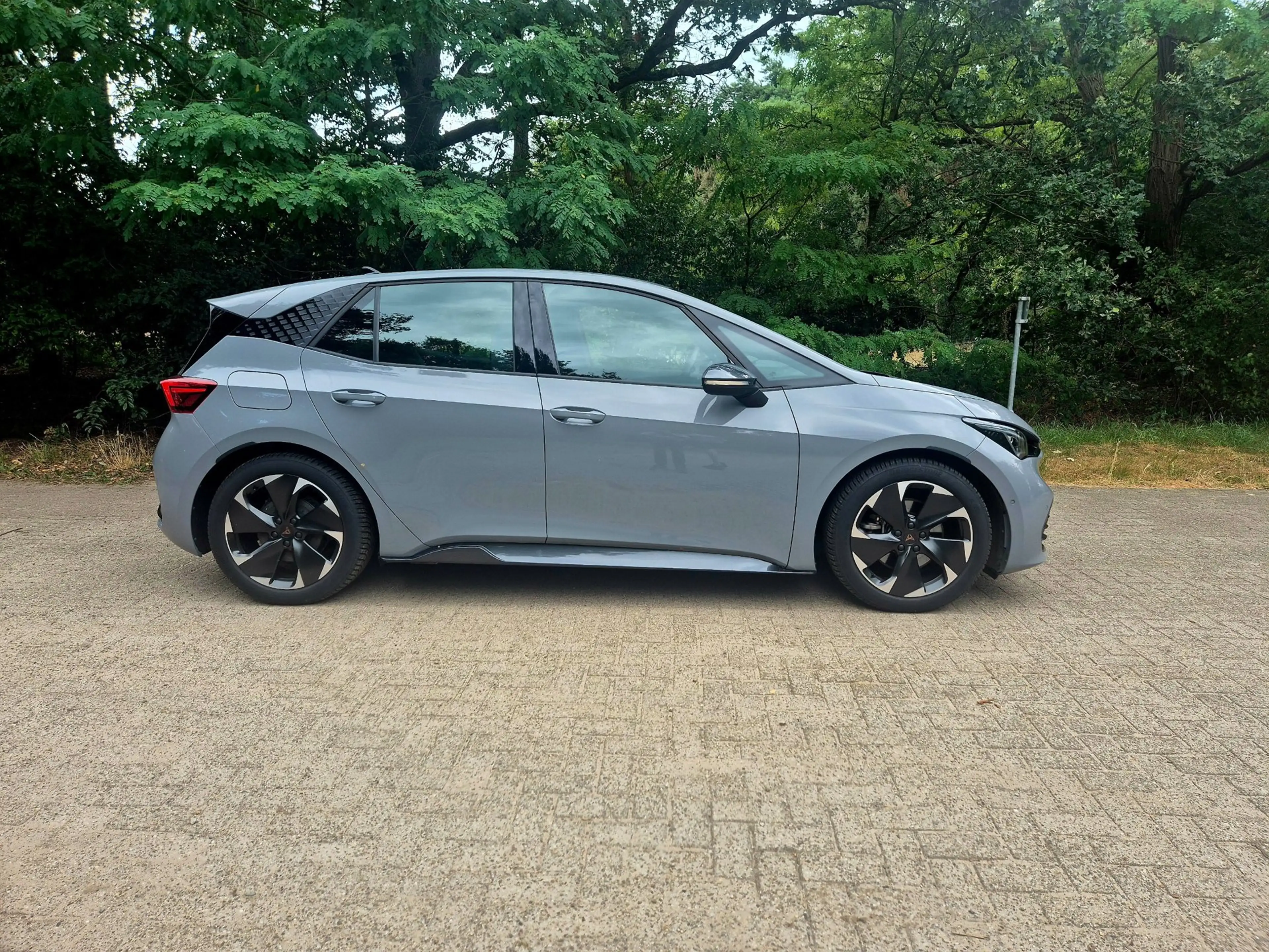 CUPRA Born Impulse 62 kWh — photo 2