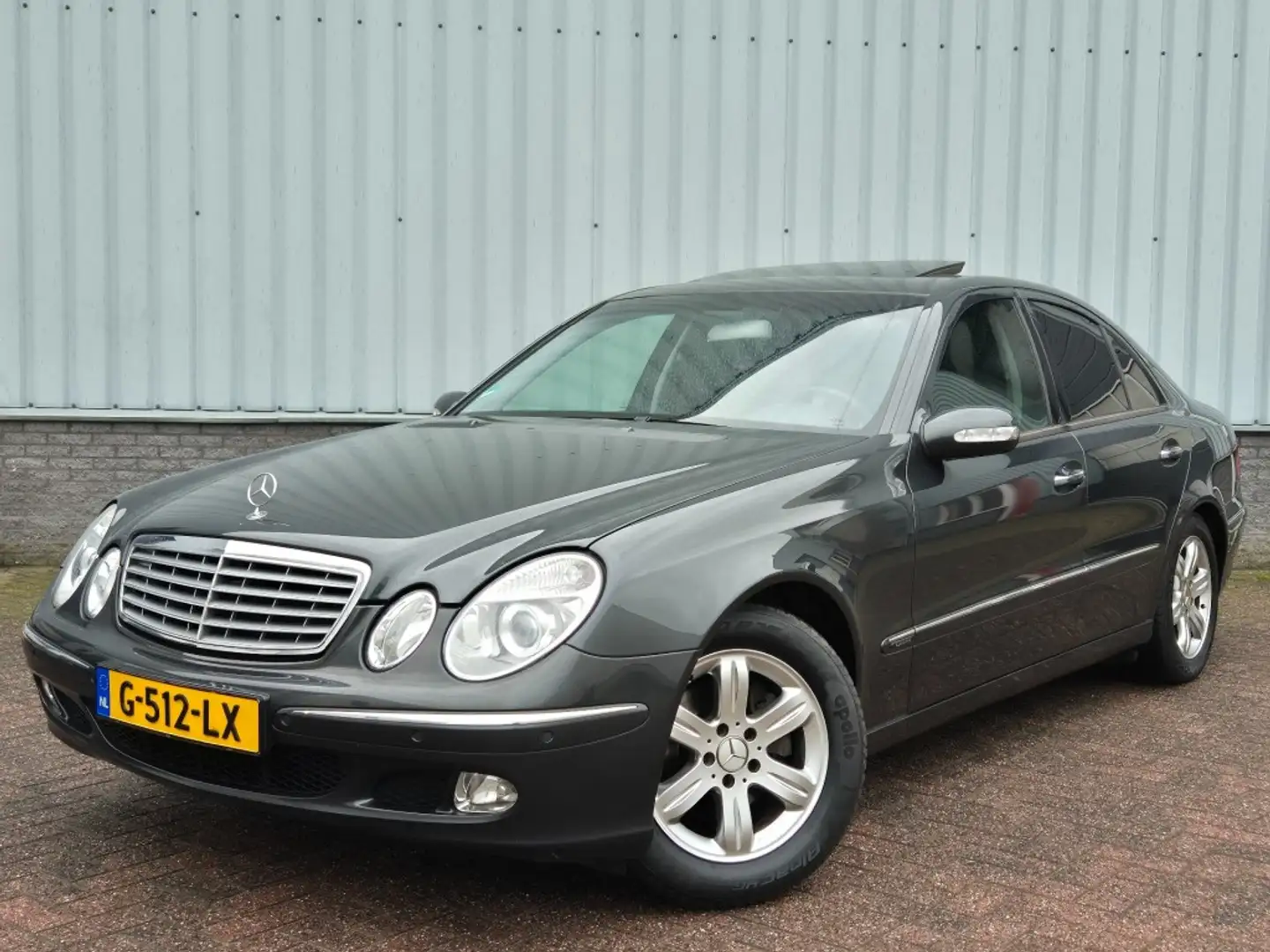 Mercedes-Benz E 240 YOUNGTIMER New APK Automaat 6 Cilinder Grau - 2