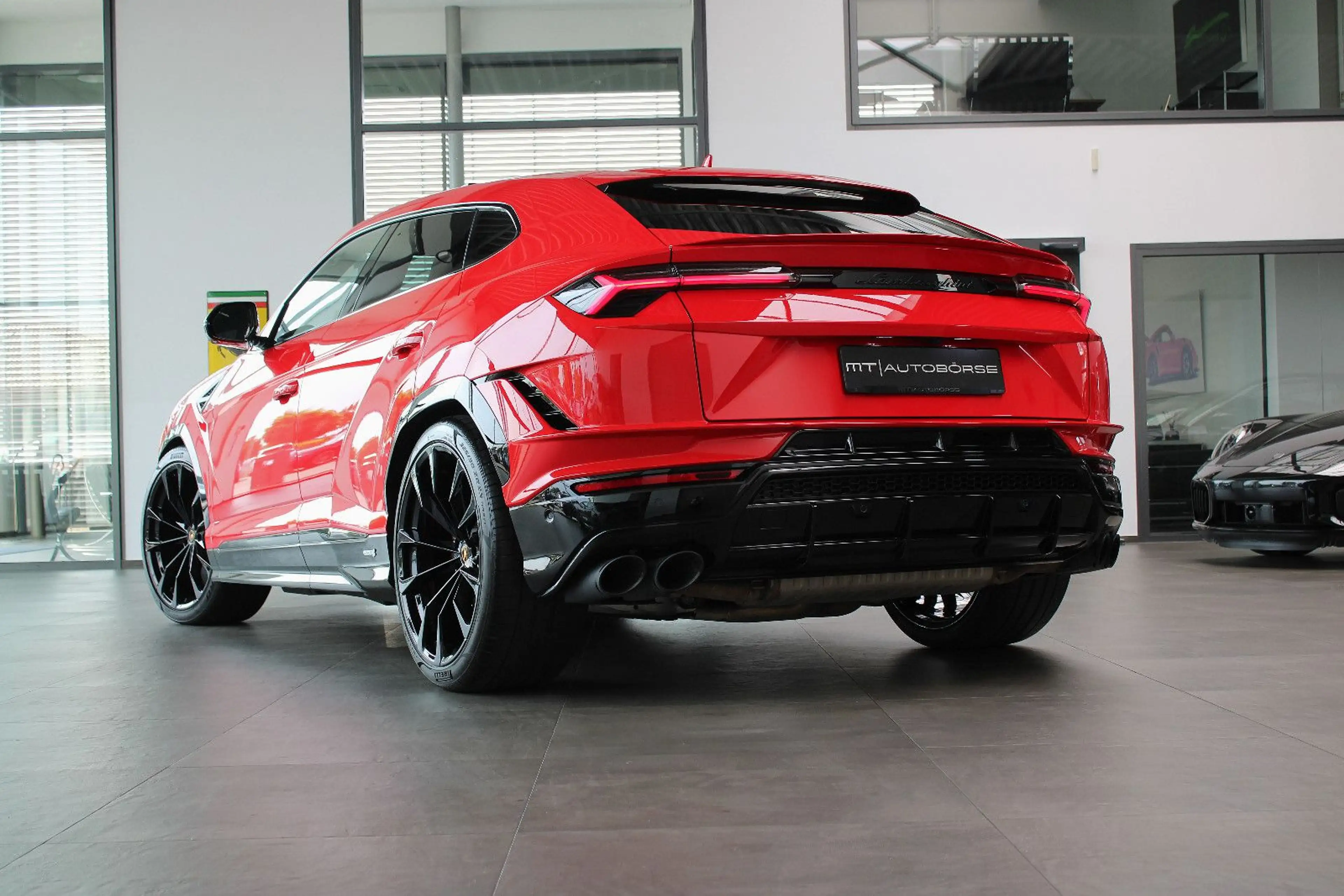 Lamborghini Urus URUS * S * B&O 3D/BLACK &STYLE-PACK/PANORAMA/23" — photo 6