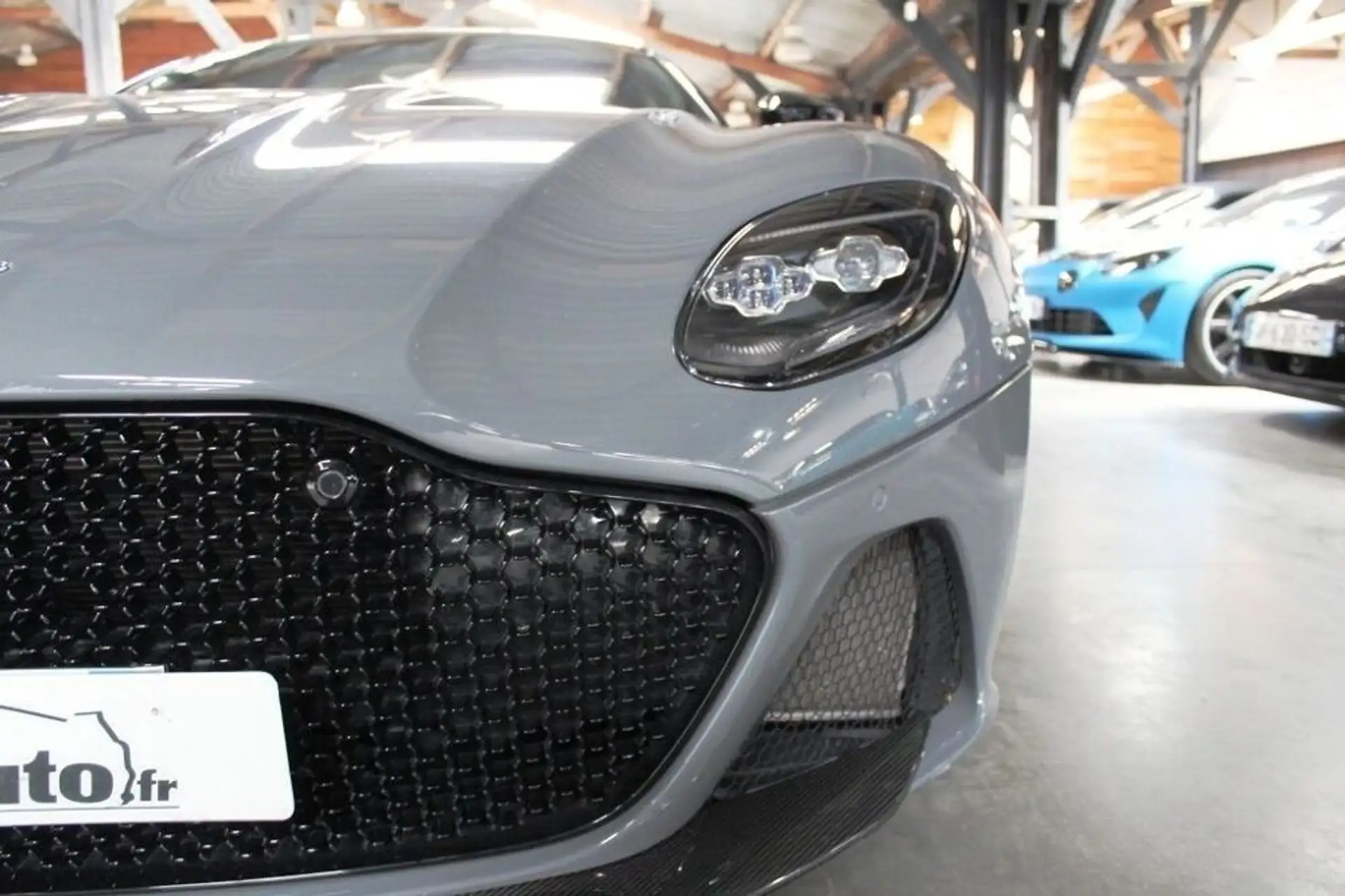애스턴마틴 DBS Coupe 2021 회색 사진 4