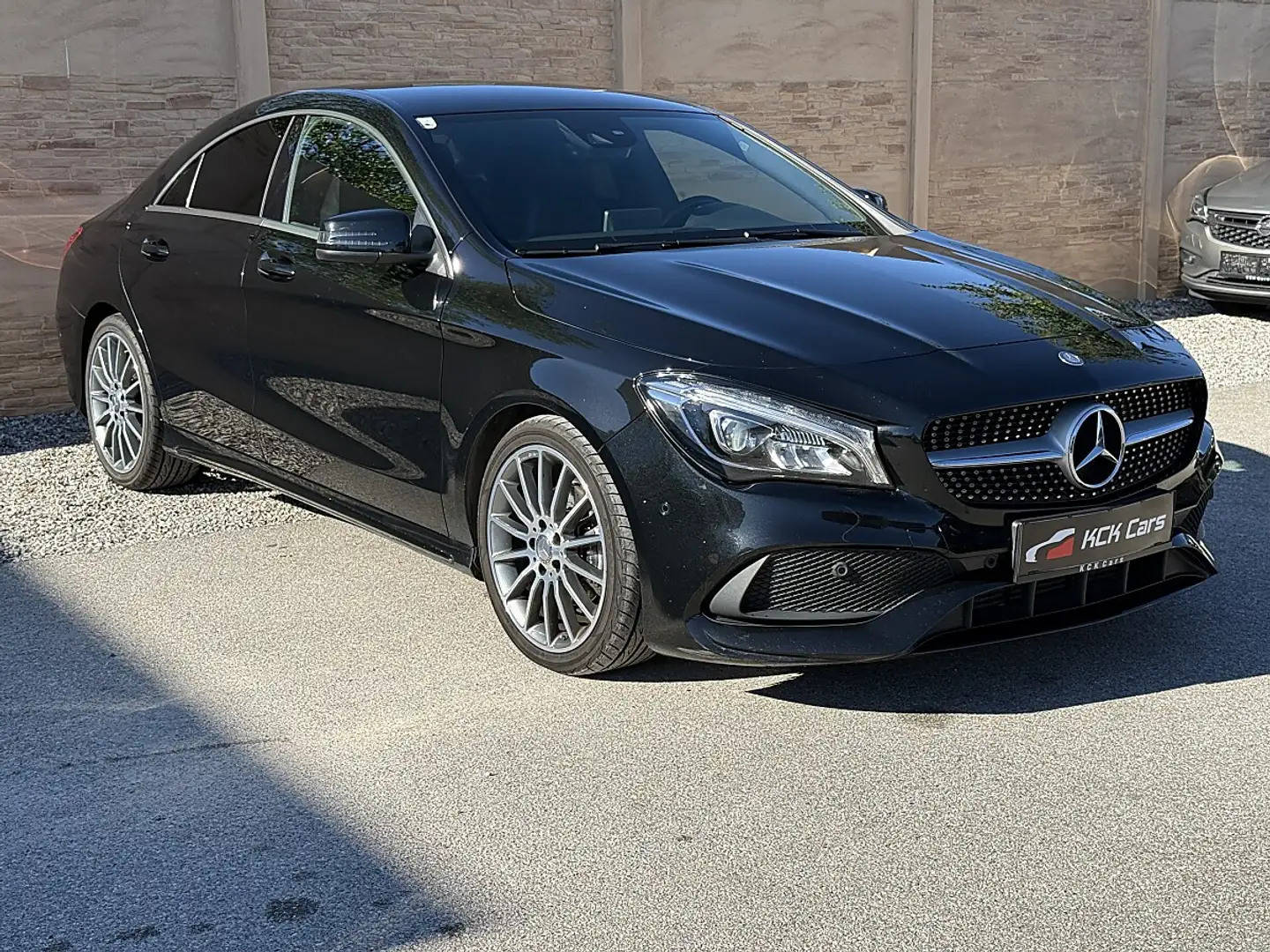 Mercedes-Benz CLA 200 CDI AMG Line Schwarz - 1