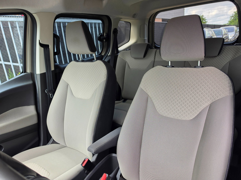 Ford Tourneo Courier 1.0 Titanium/Nieuwstaat — photo 9