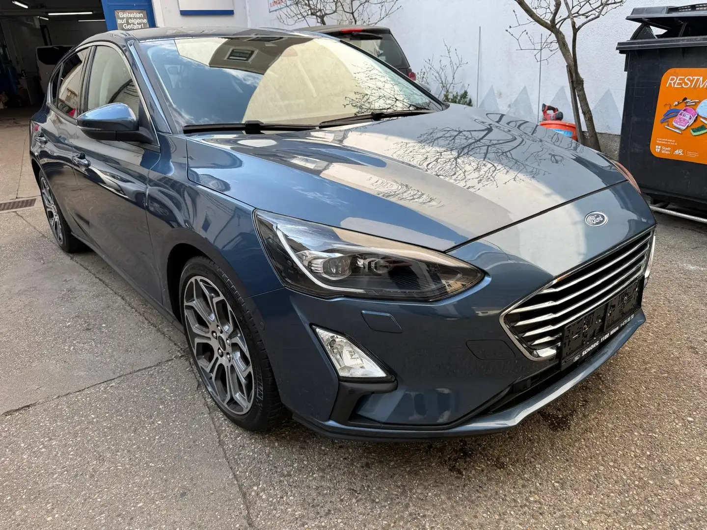 Ford Focus Titanium Blau - 2