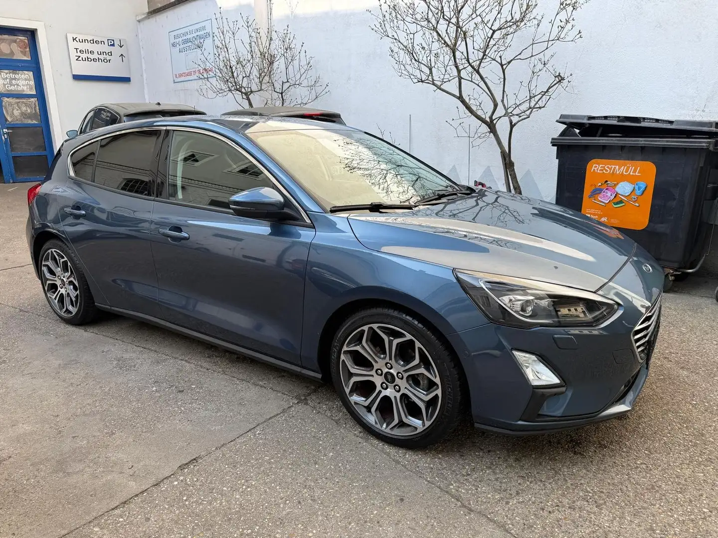 Ford Focus Titanium Blau - 1