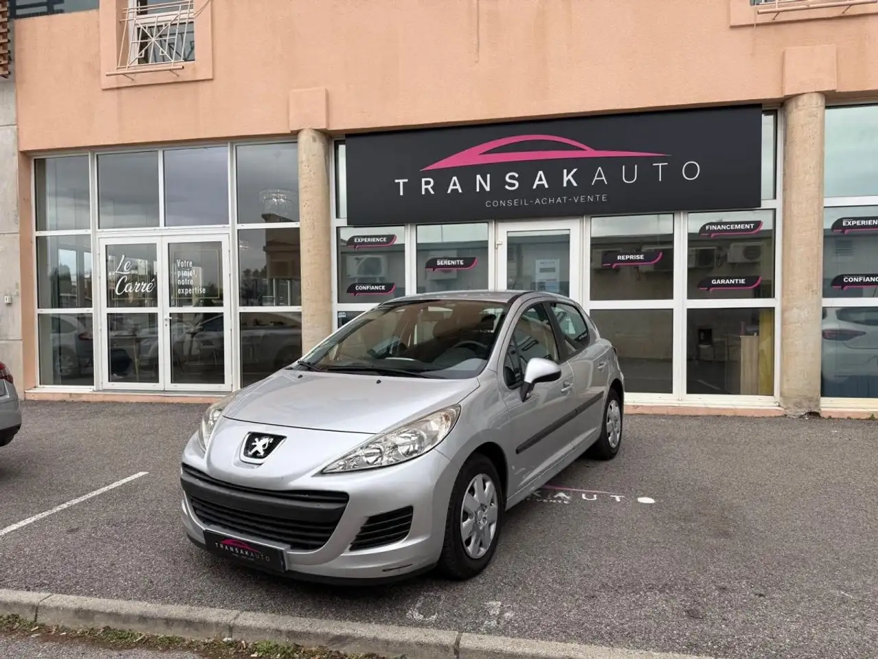 Peugeot 207 1.4 HDi 70ch BLUE LION Active / DISTRI F