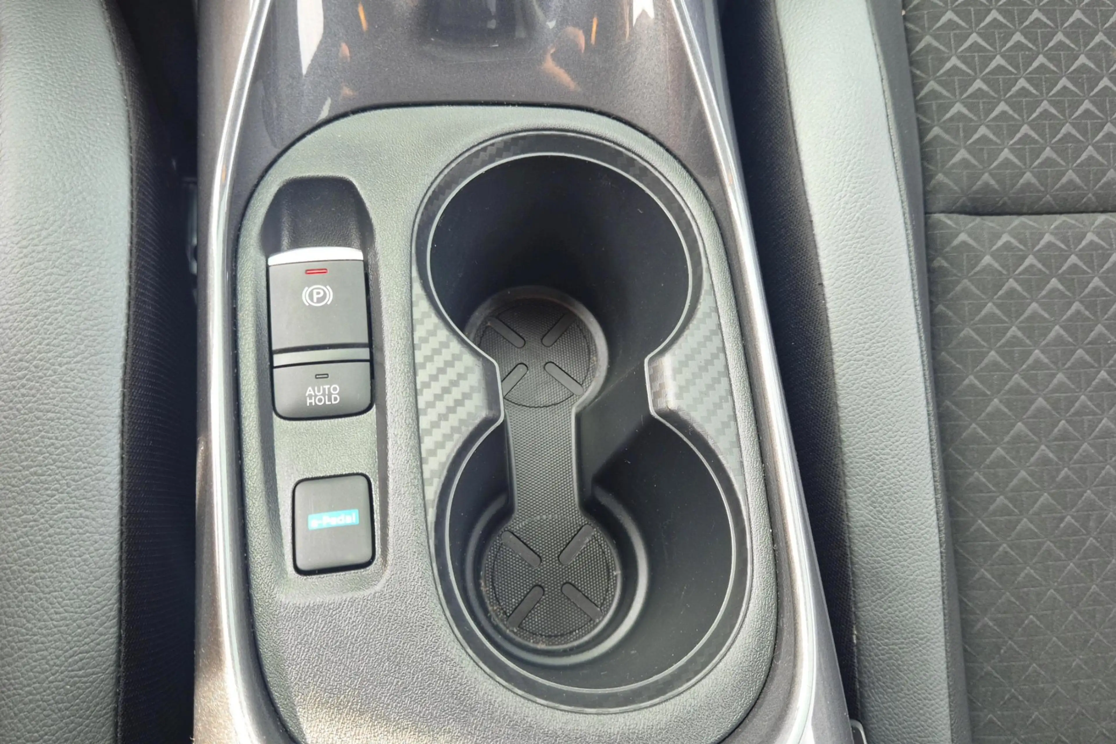 Nissan Juke 1.6 Hybrid 145 N-Design — photo 17