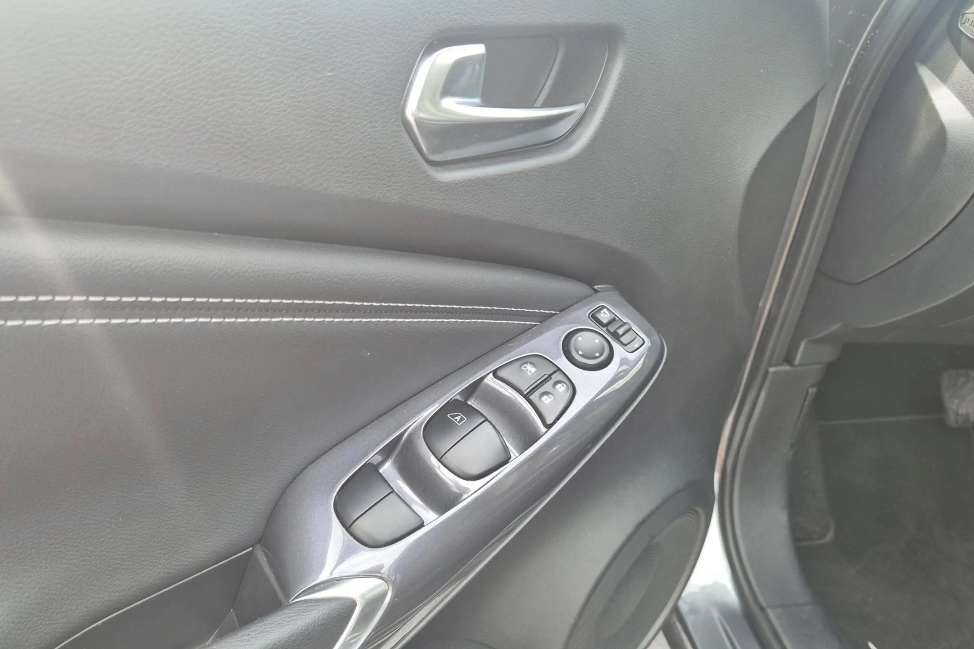 Nissan Juke 1.6 Hybrid 145 N-Design — photo 16