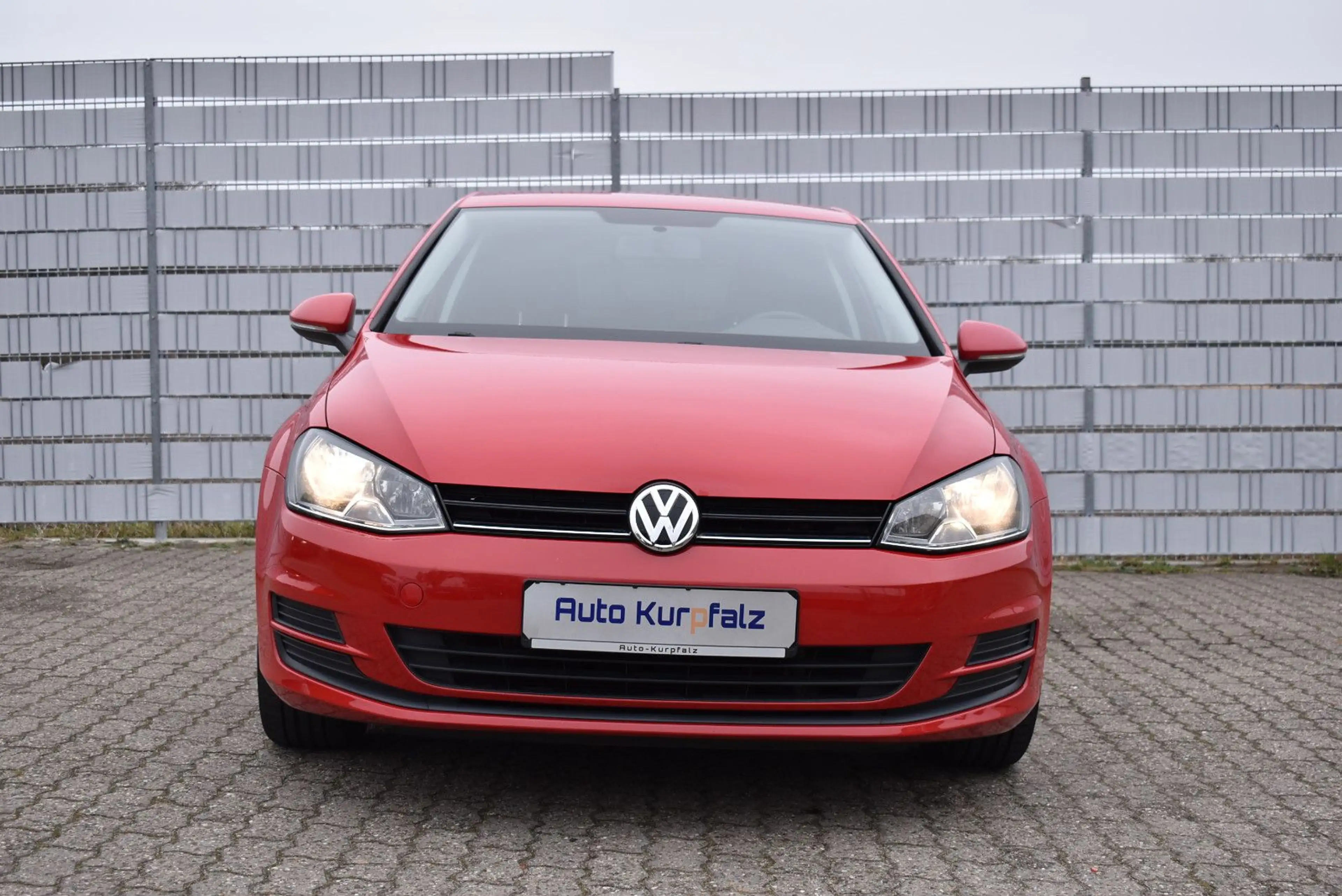 Volkswagen Golf VII Trendline 2.Hand erst 81000KM Tüv NEU — photo 3