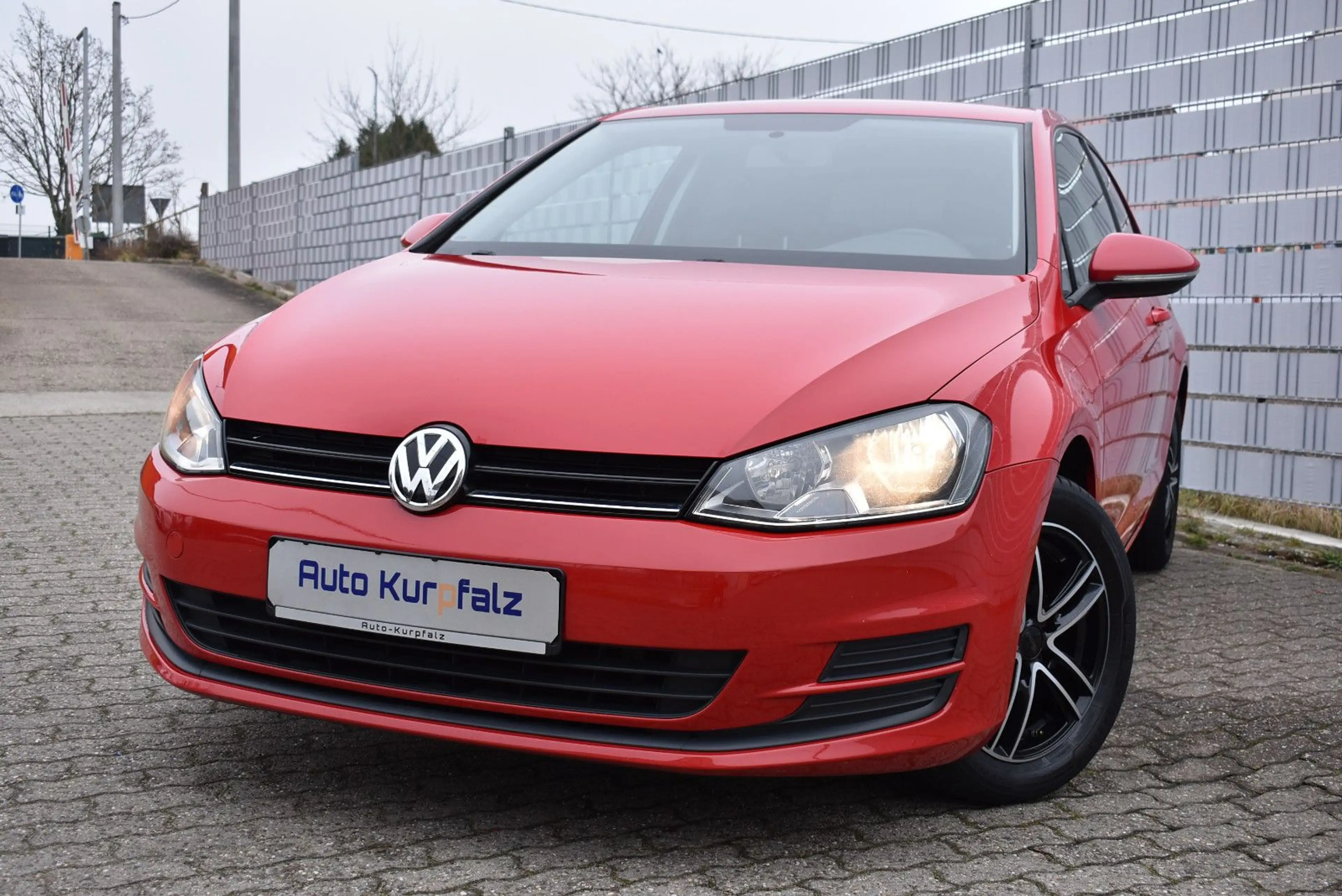 Volkswagen Golf VII Trendline 2.Hand erst 81000KM Tüv NEU