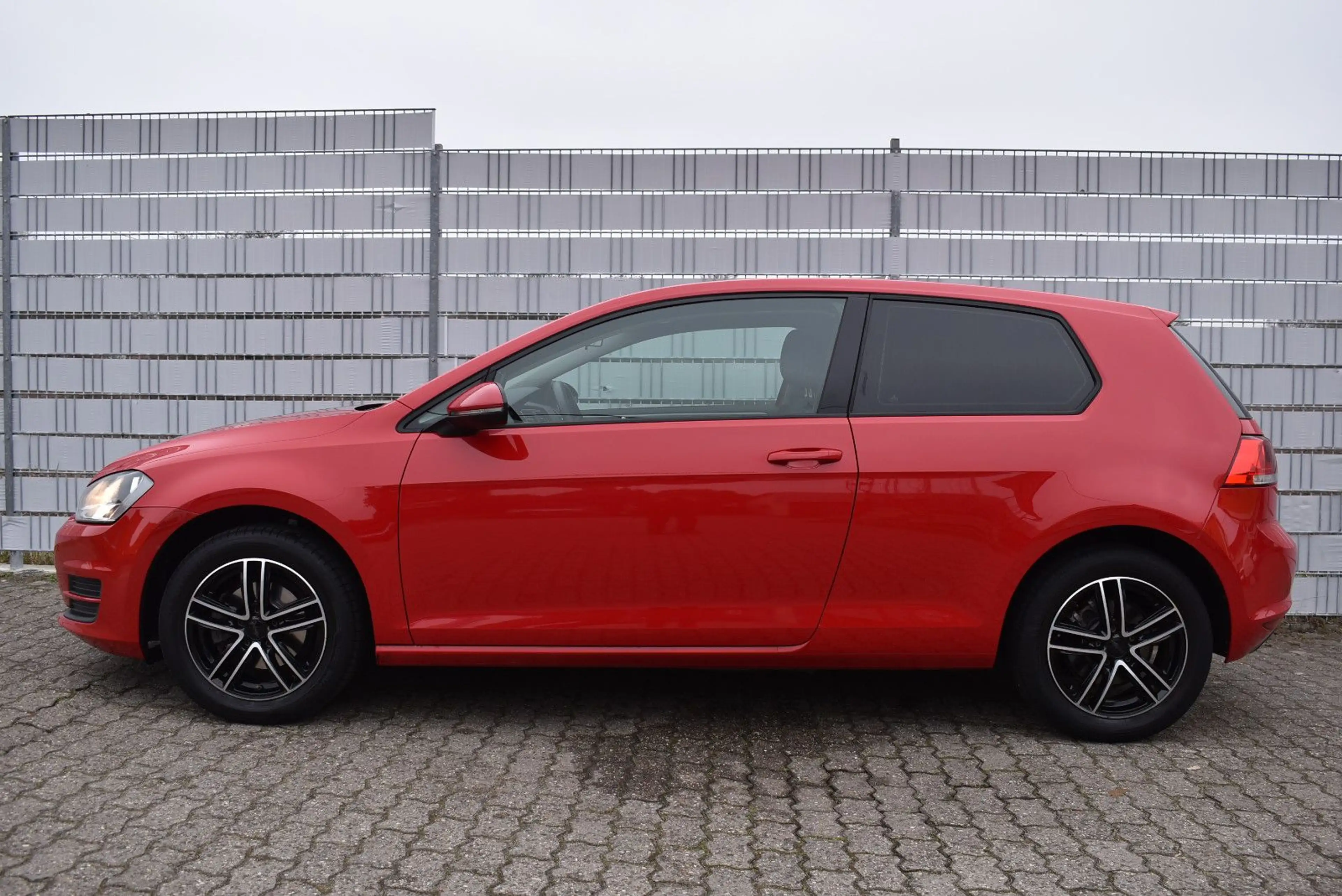 Volkswagen Golf VII Trendline 2.Hand erst 81000KM Tüv NEU — photo 5