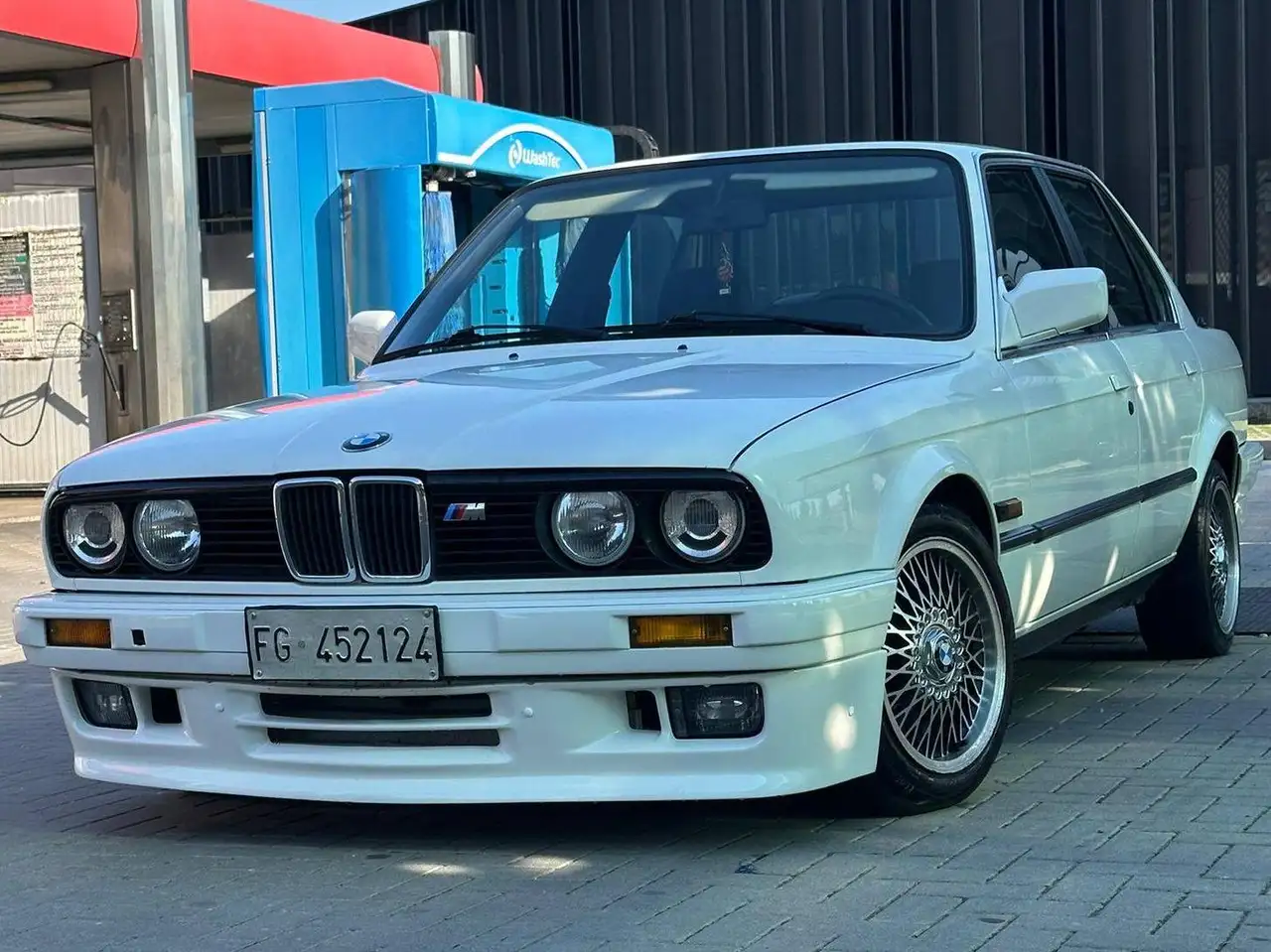 BMW 318i 4p, foto 1