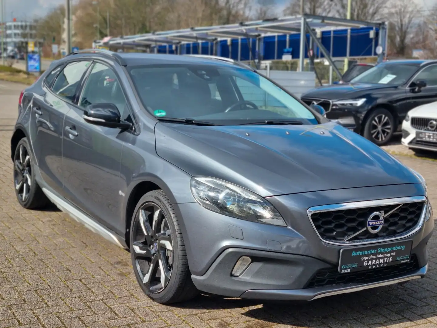 Volvo V40 Cross Country /Navi/PDC/Bi-Xenon/3.Hand/Leder Grau - 2