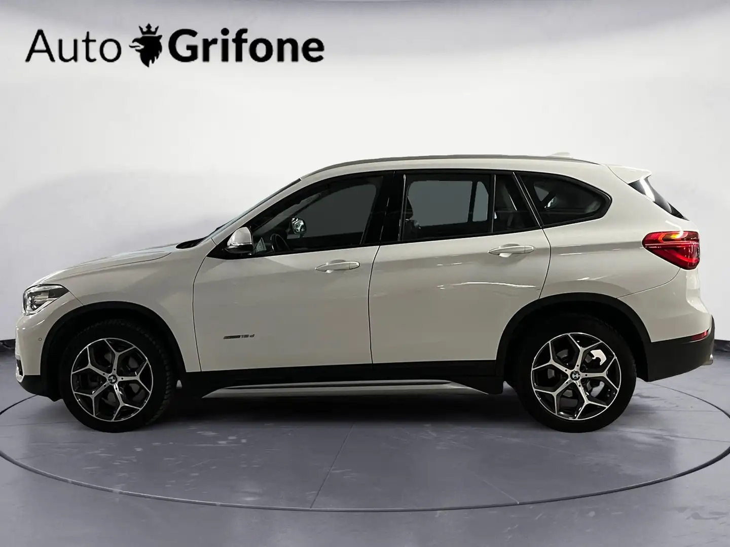 BMW X1 X1 sDrive18d xLine Weiß - 2