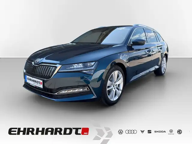 Skoda Superb Combi 1.4 TSI iV DSG Style DCC AHK*MATRIX*NAV*S...