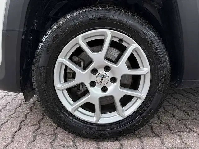 Jeep Renegade view 9