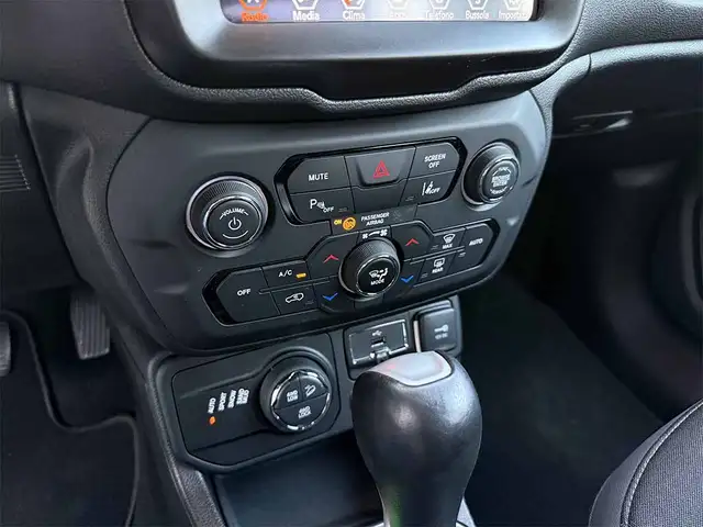 Jeep Renegade view 16