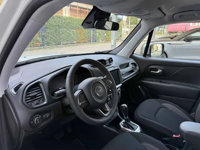 Jeep Renegade view 10