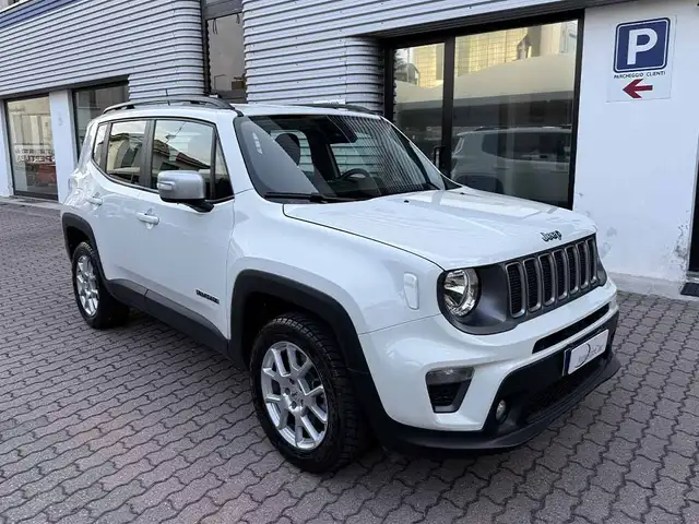 Jeep Renegade view 3