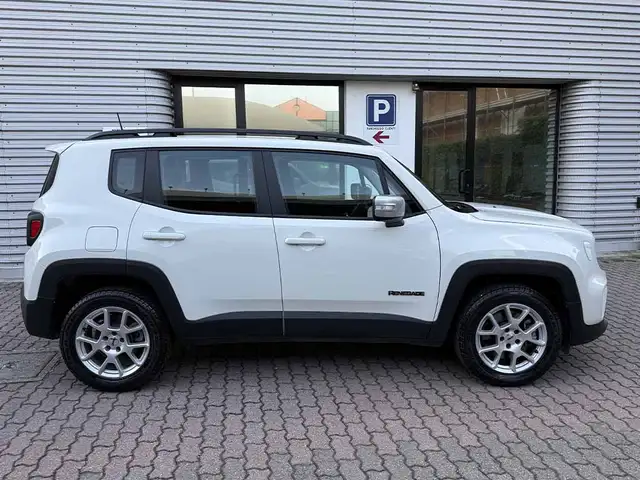 Jeep Renegade view 4