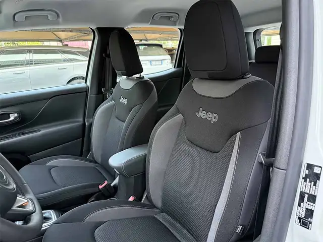 Jeep Renegade view 22