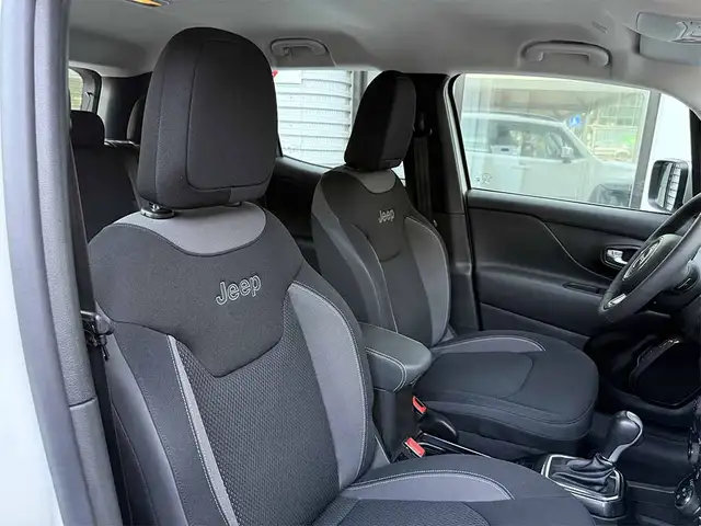 Jeep Renegade view 23