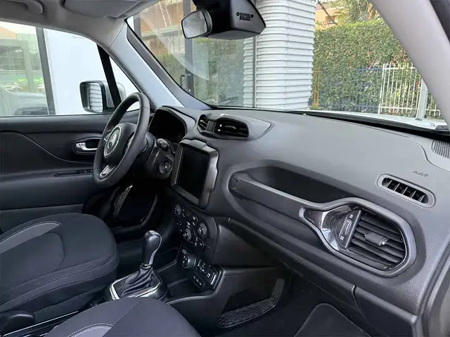 Jeep Renegade view 24